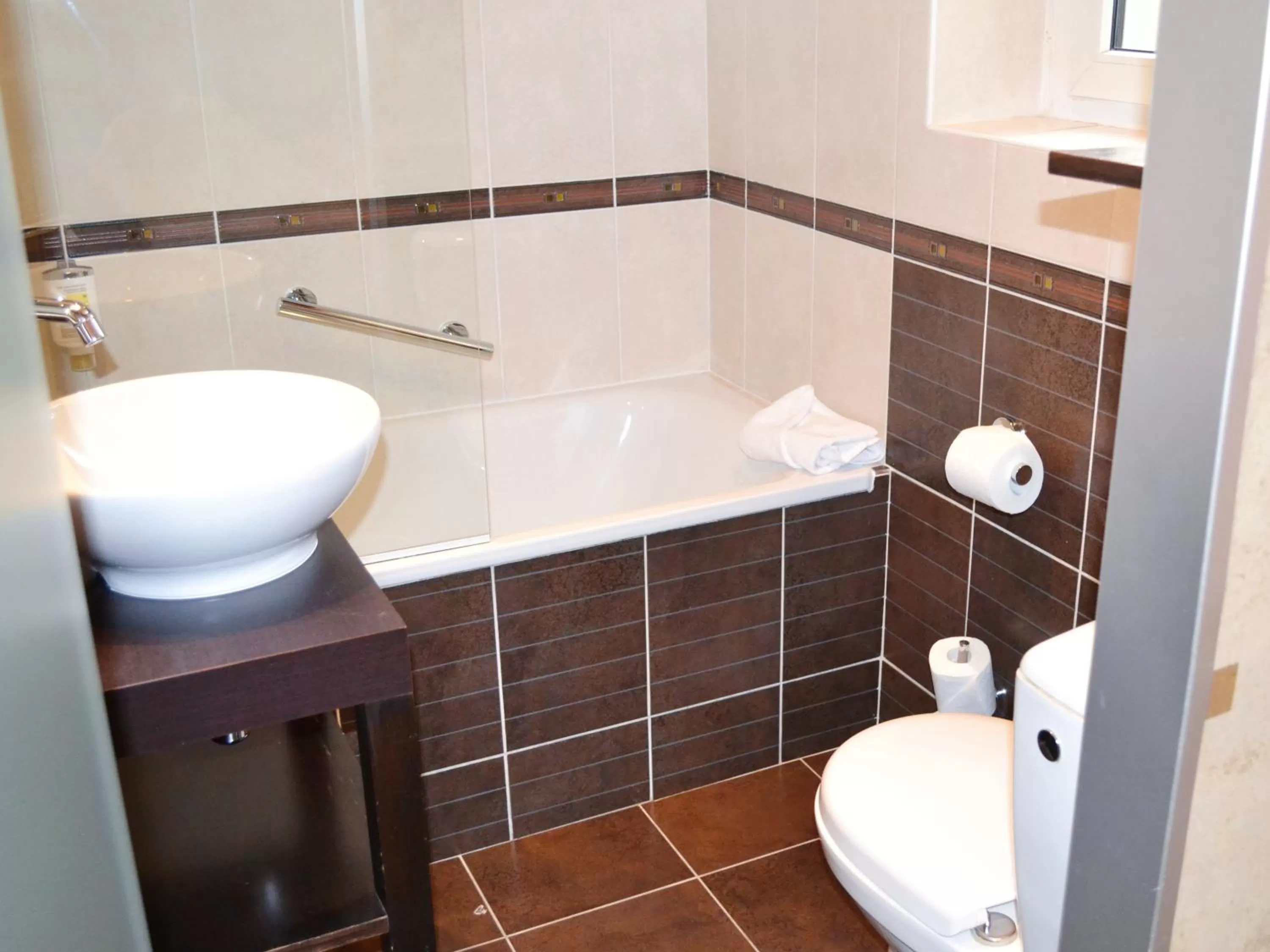 Bathroom in Hôtel de l'Exposition - Tour Eiffel