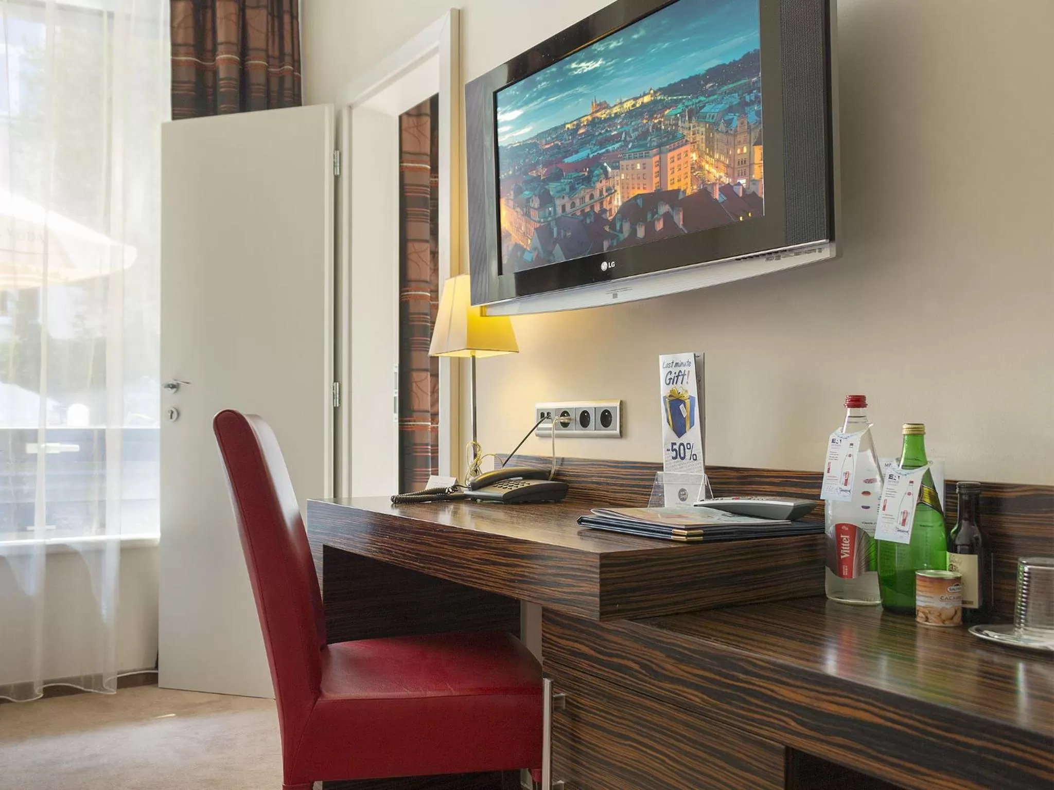 Photo of the whole room in EA Hotel Crystal Palace