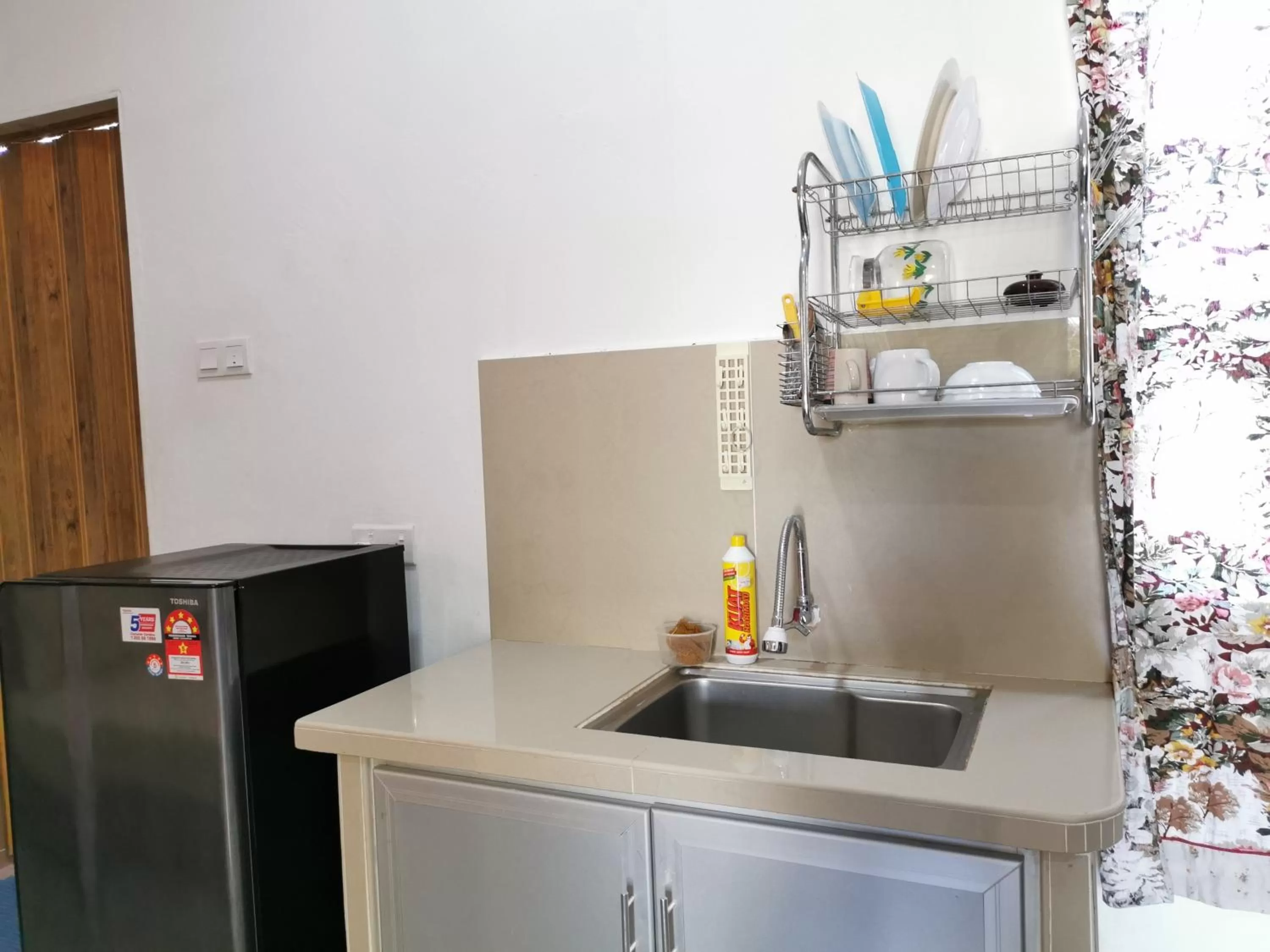 Kitchen or kitchenette in Cenang Room Rahsia Motel