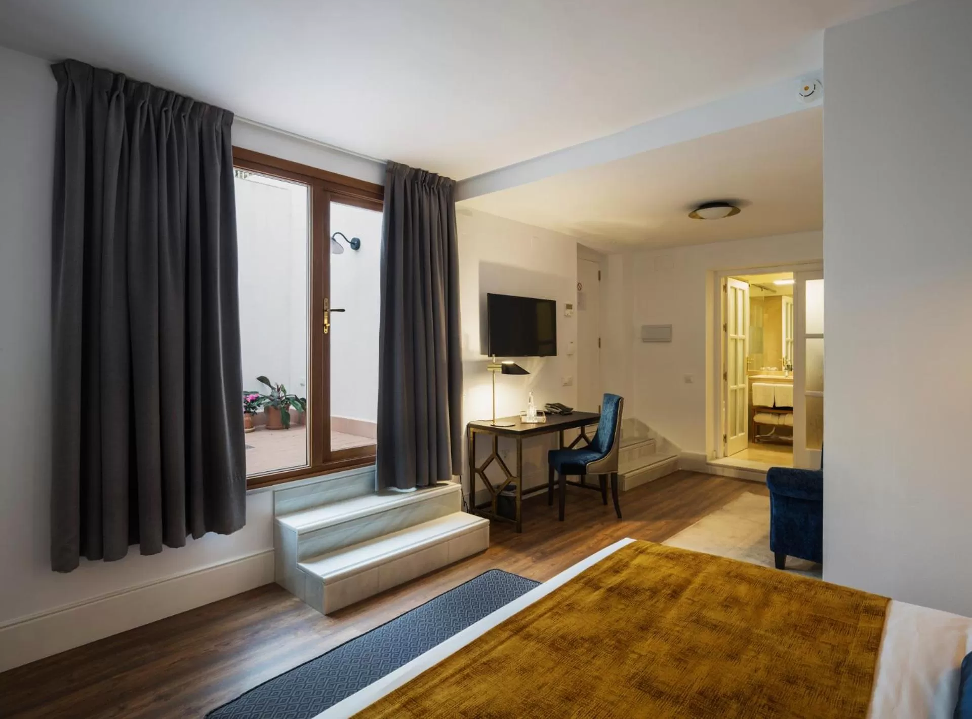 Photo of the whole room, Bed in Halo Boutique Hotel