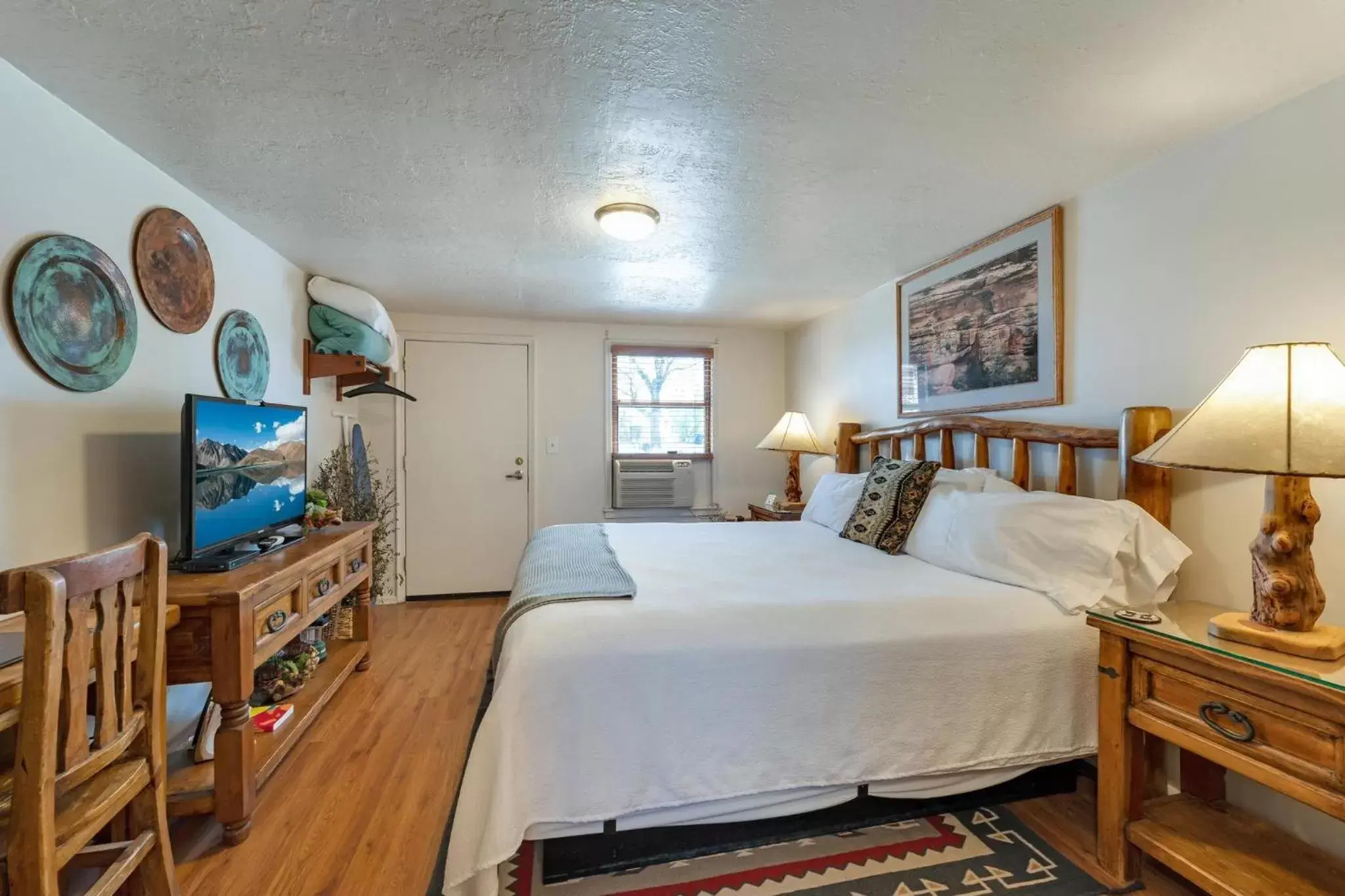 King Room in Stone Lizard Lodge King Room in Stone Lizard Lodge