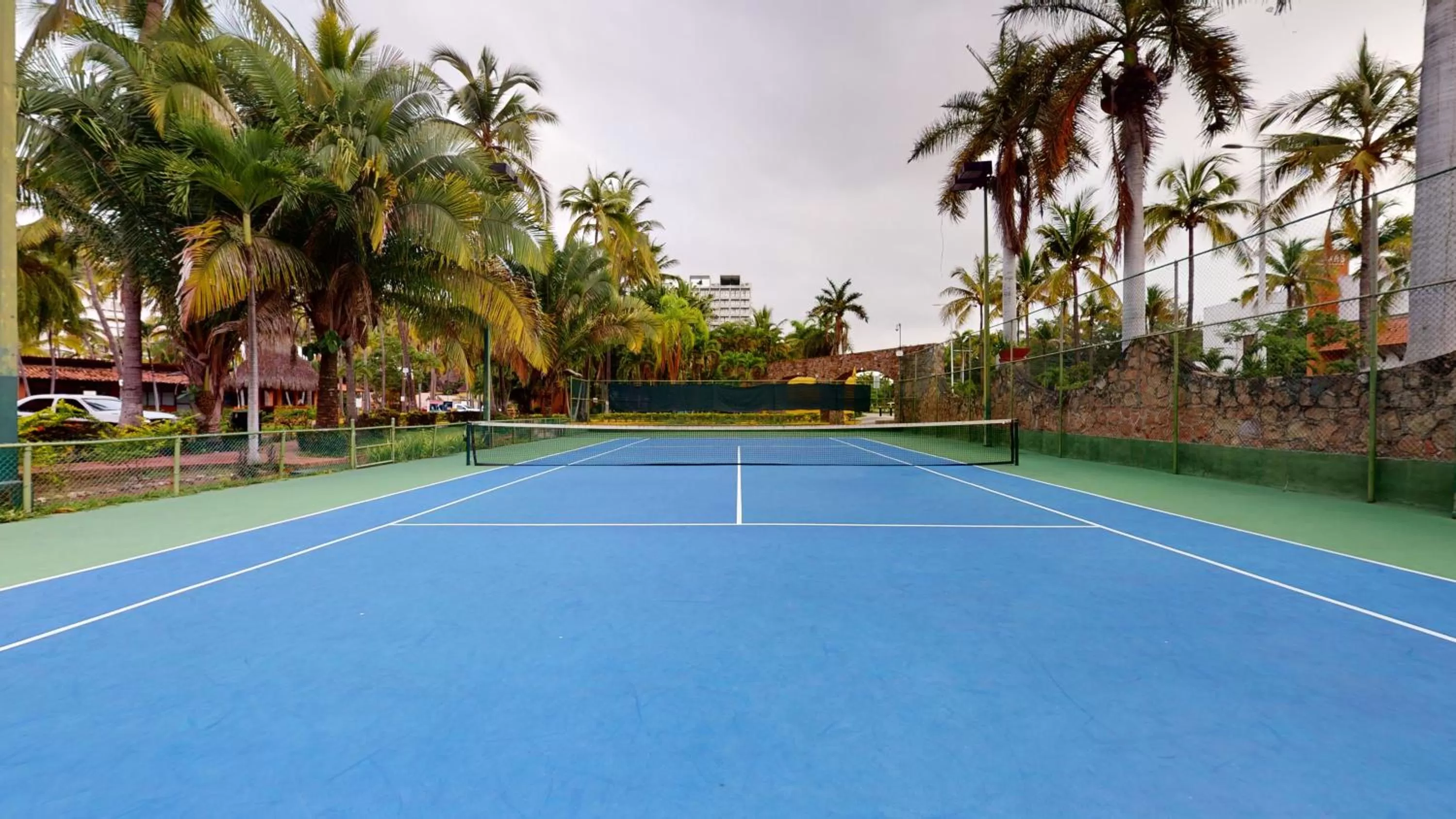 Tennis court in Park Royal Homestay Los Tules Puerto Vallarta