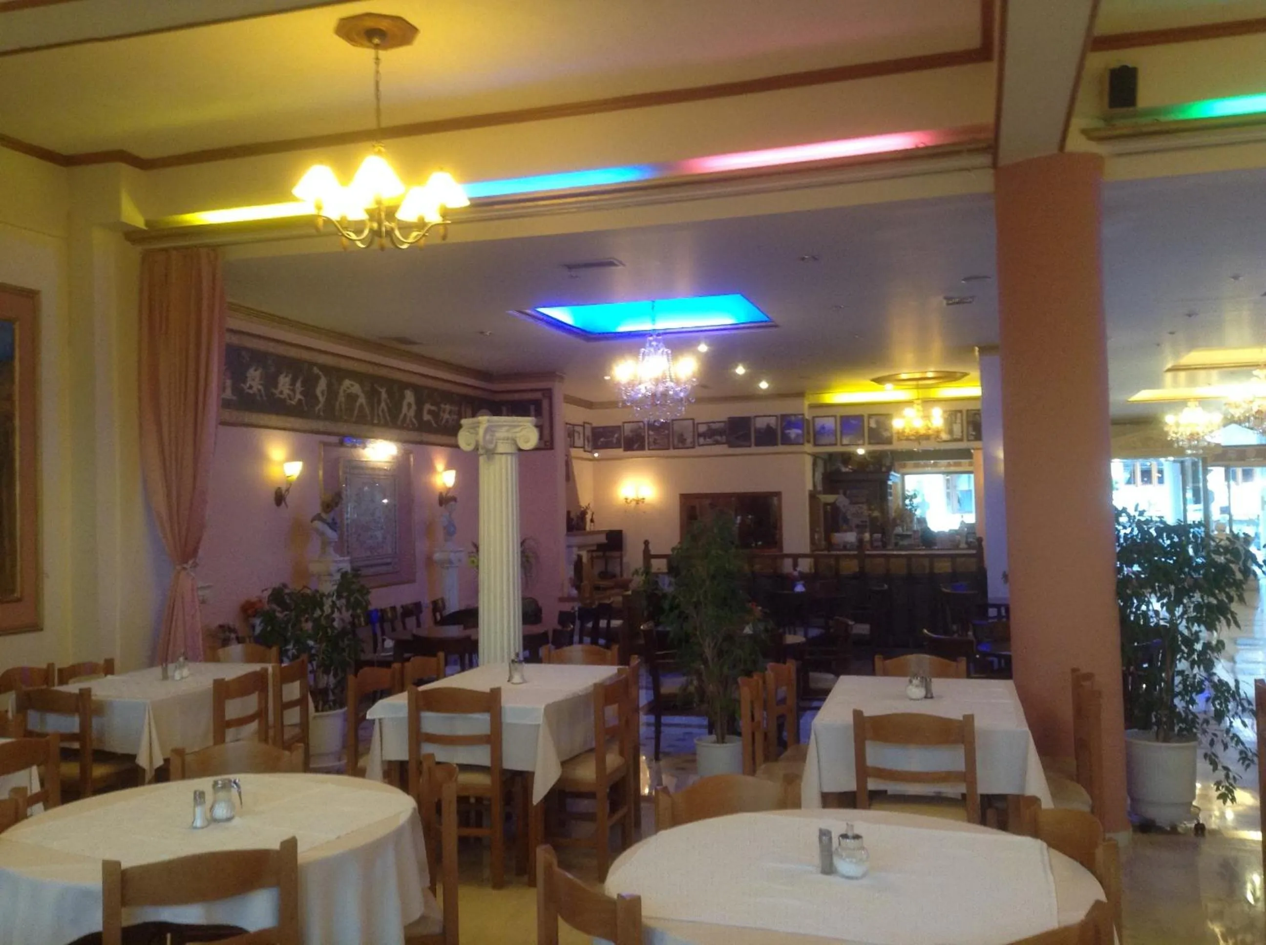 Restaurant/places to eat in Hotel Kosta Famissi