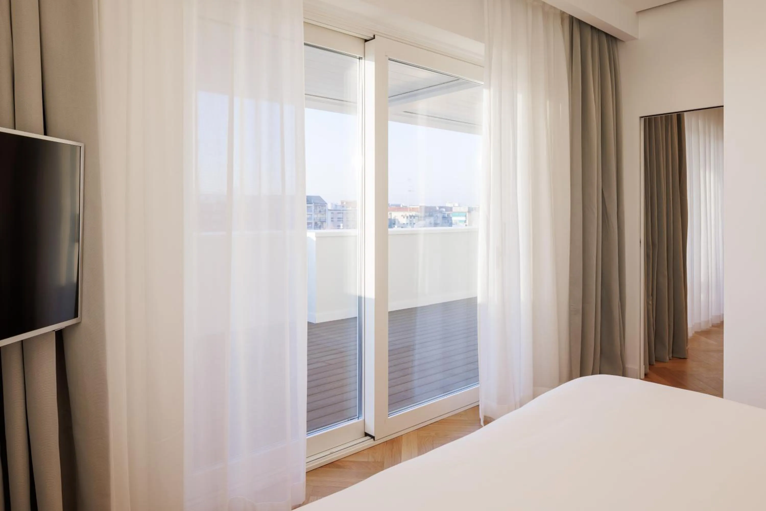 Balcony/Terrace, Bed in Hotel Morfeo