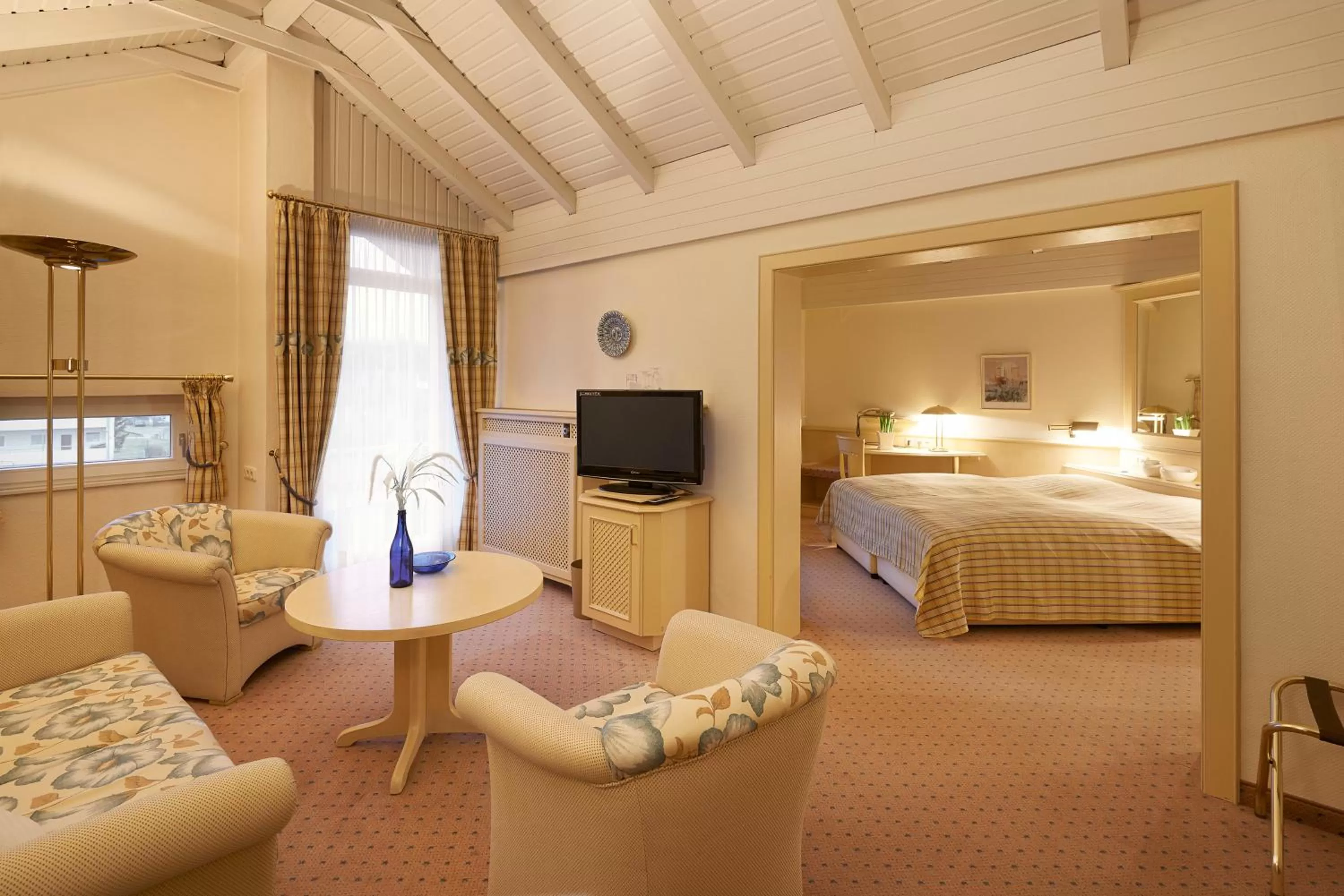 Communal lounge/ TV room, Bed in Hotel Kastanienhof