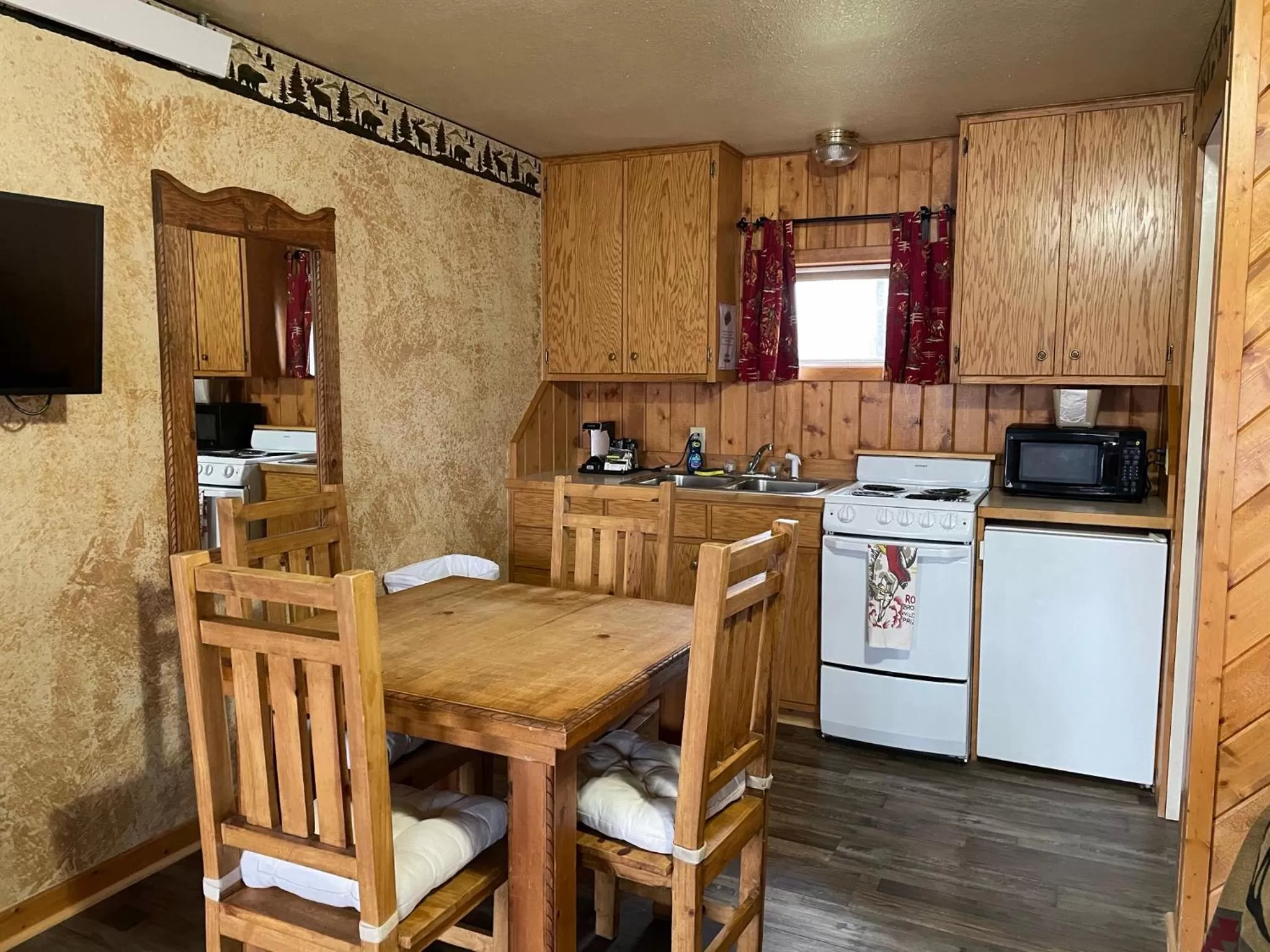 Kitchen or kitchenette in The Longhorn Ranch Resort Lodge & RV Park