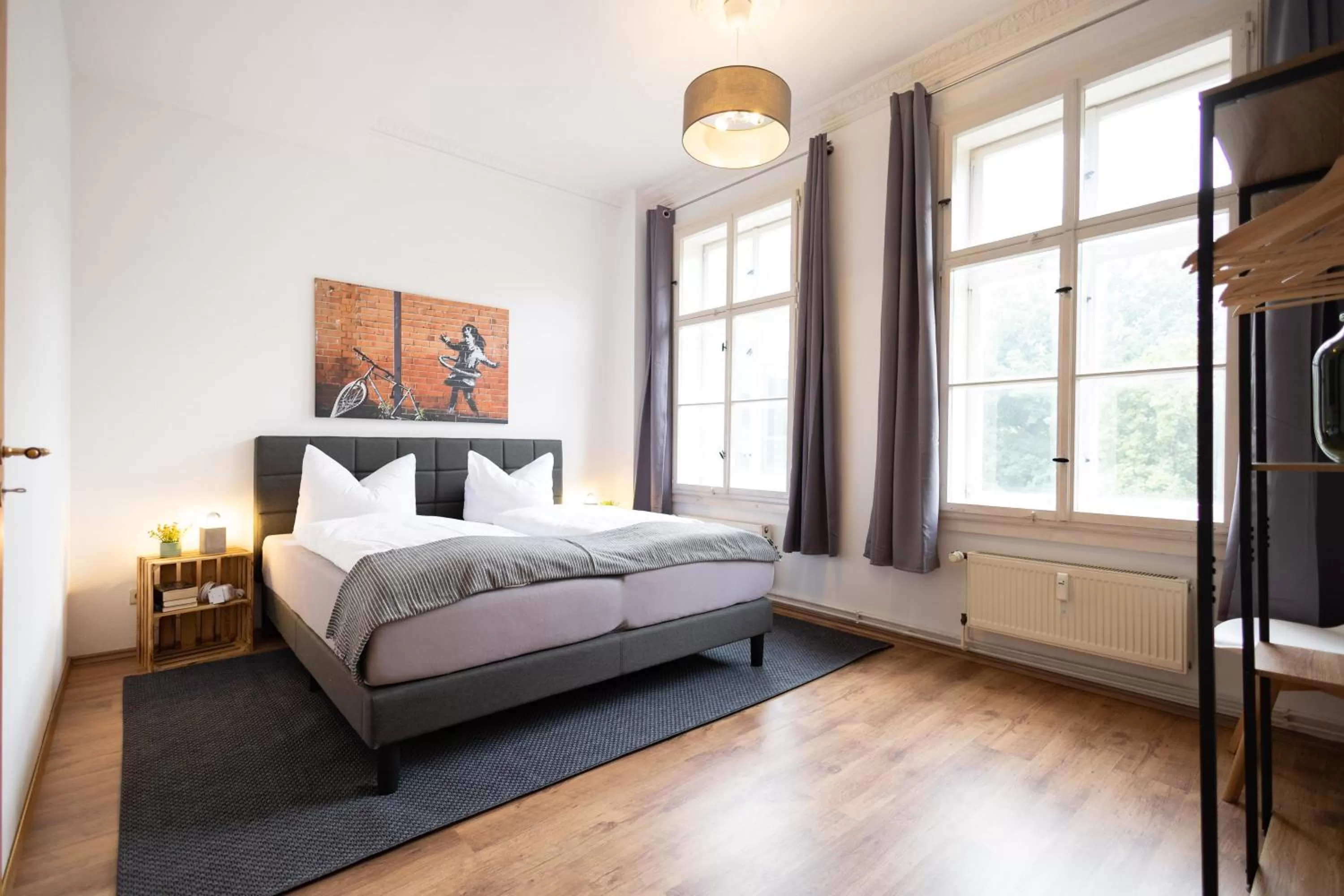 Bedroom, Bed in Ko-Living Space an der Oper - Street Art Design Apartments