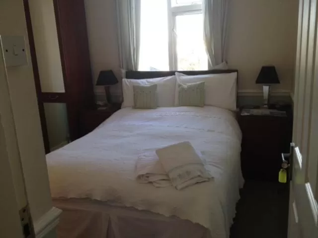 Bed in Alma Lodge Guest House