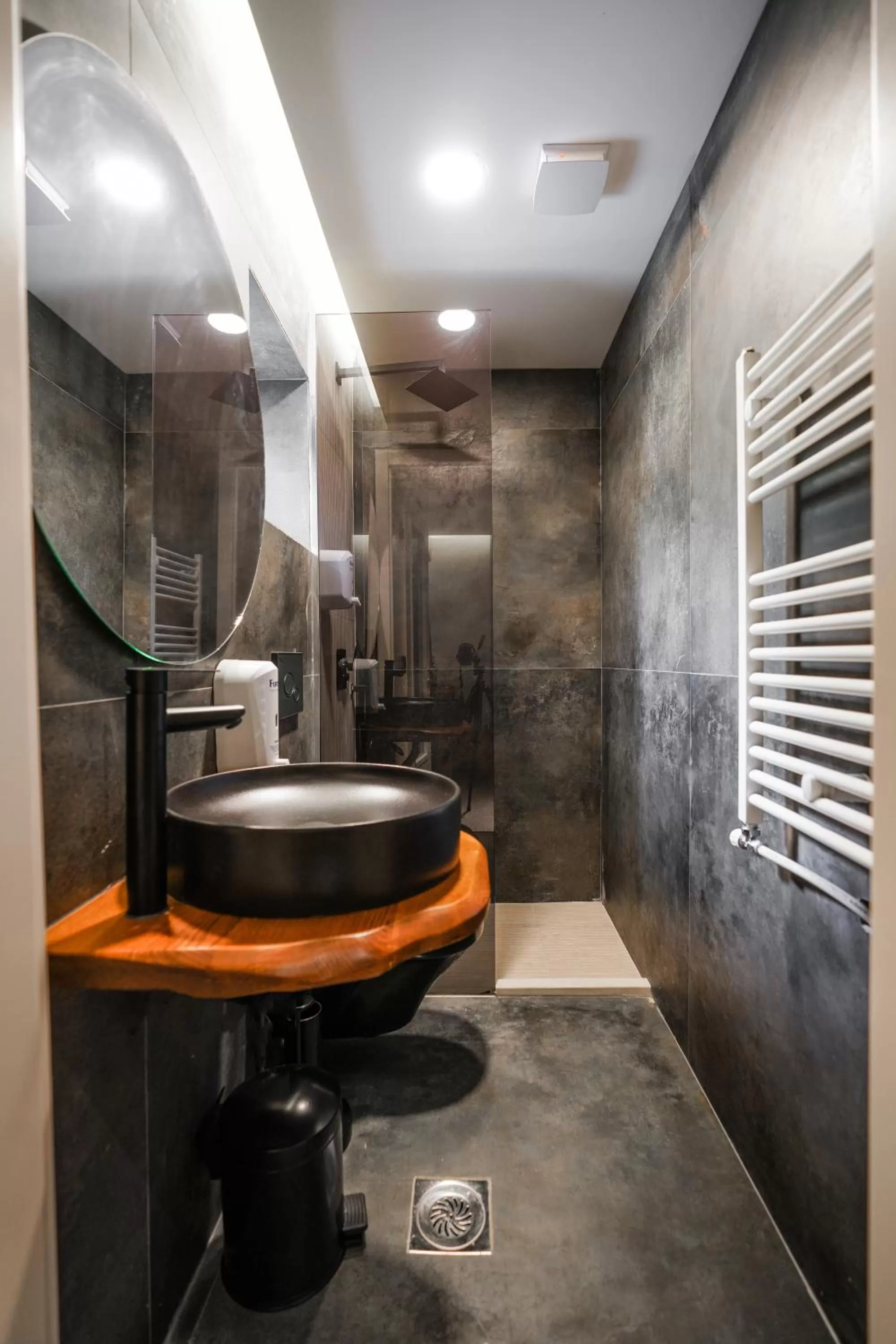 Bathroom in The White Tree