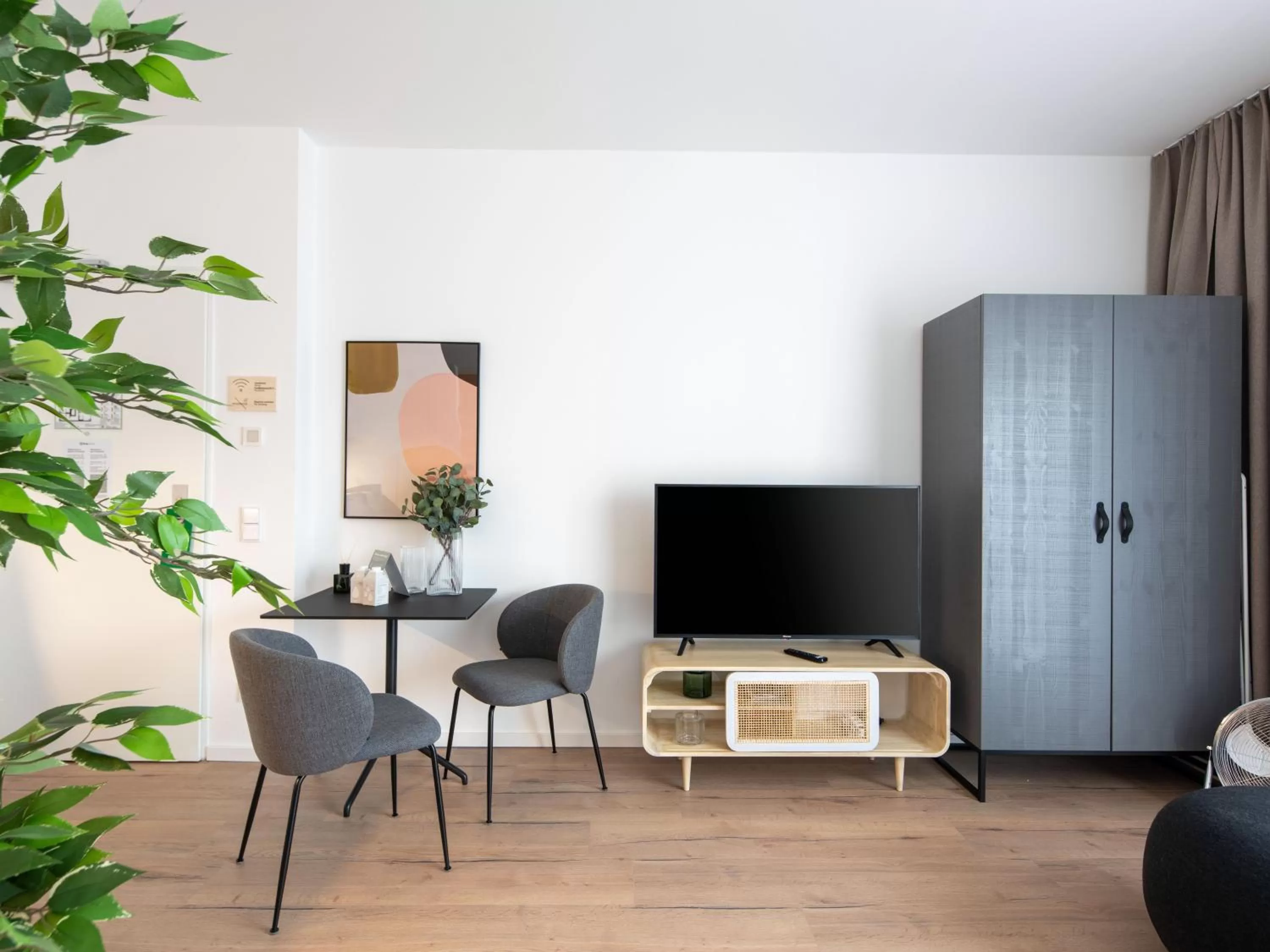 TV and multimedia in Limehome Frankfurt Gutleutstraße - Digital Access