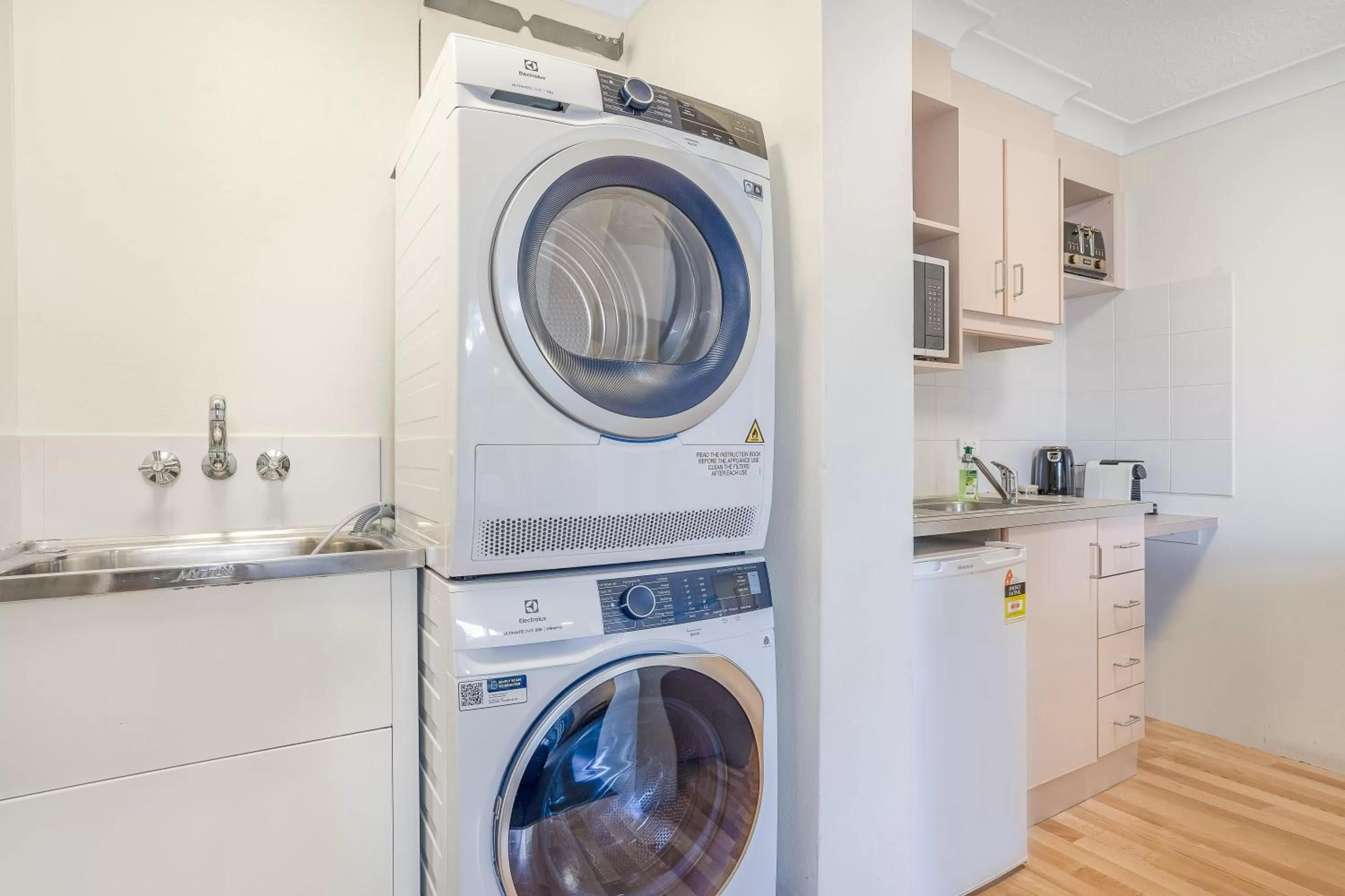 Kitchen or kitchenette in Nelson Towers Motel & Apartments