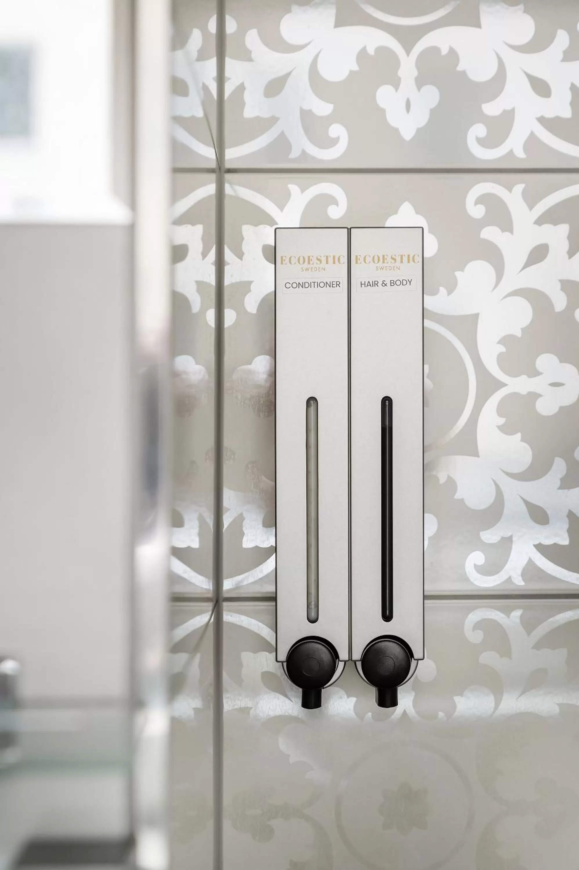 Shower in Hotel Point