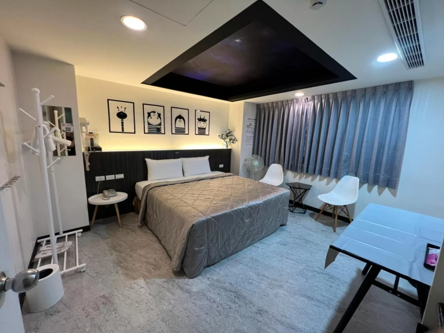 Photo of the whole room, Bed in Joy Garden Hotel