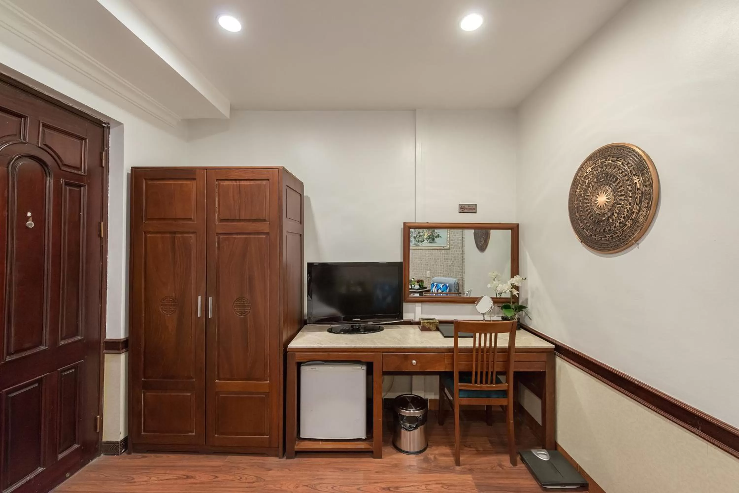 Decorative detail in Prince II Hotel