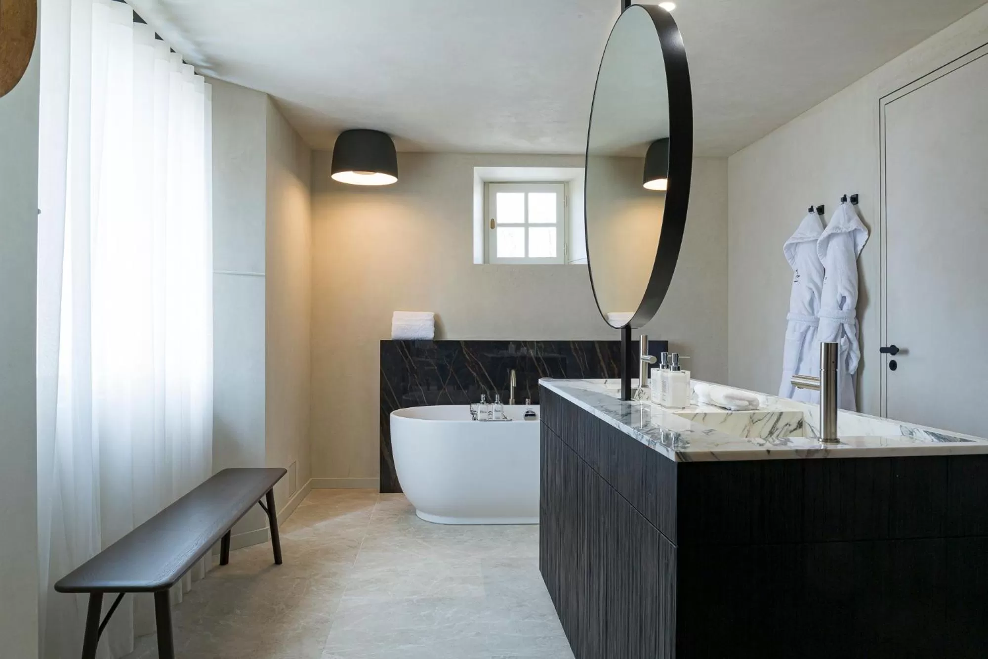 Shower in Hôtel de Pavie