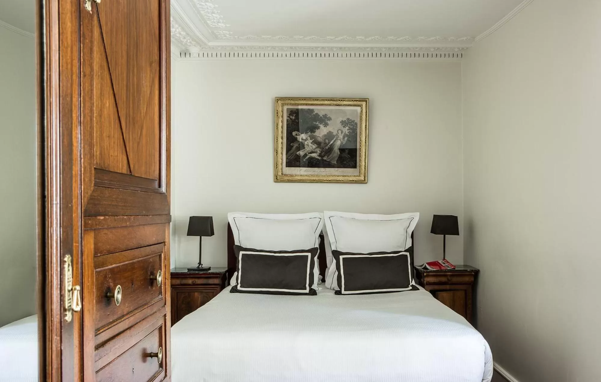 Photo of the whole room, Bed in Hôtel Mansart - Esprit de France