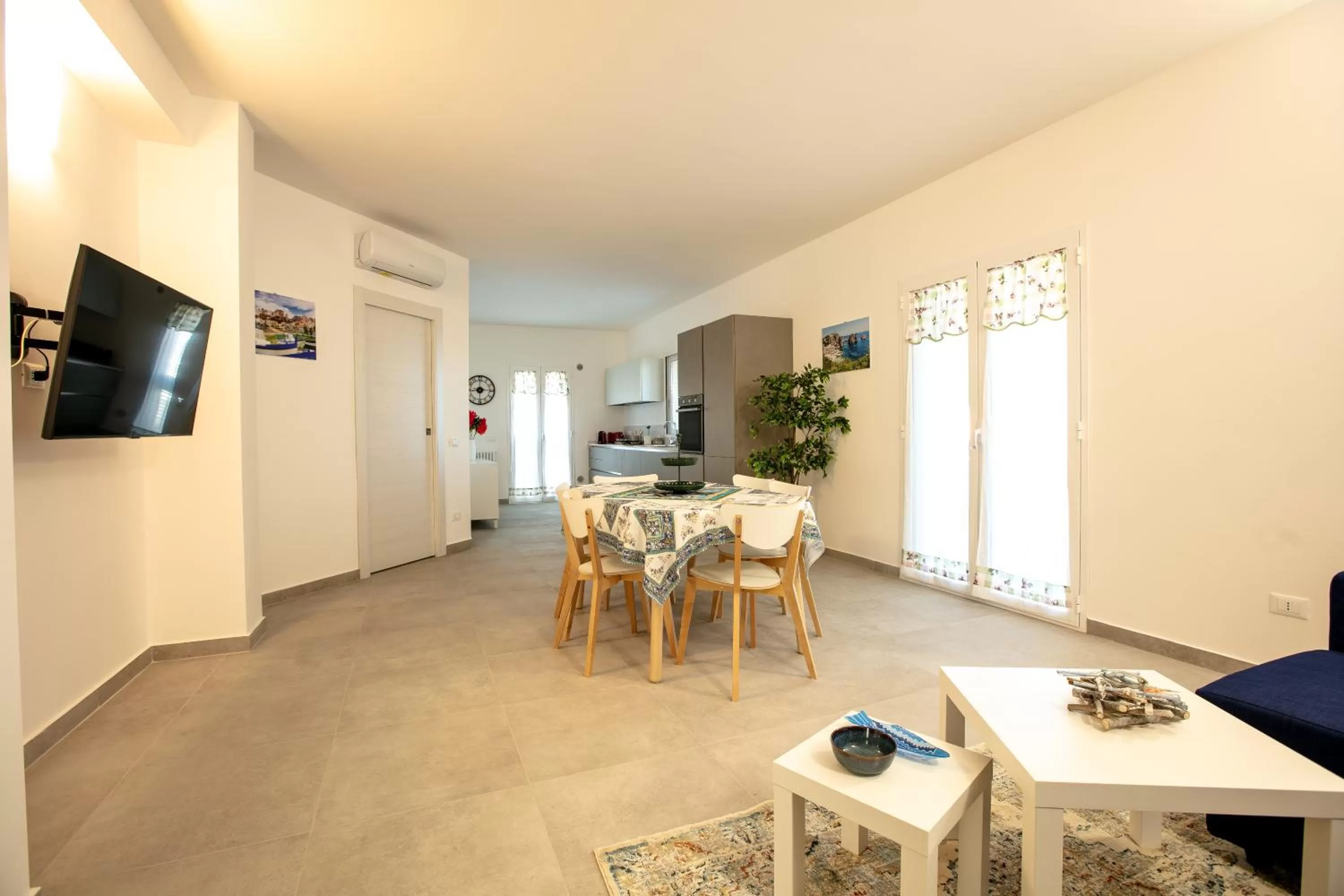 TV and multimedia, Dining Area in Etnamare Brucoli