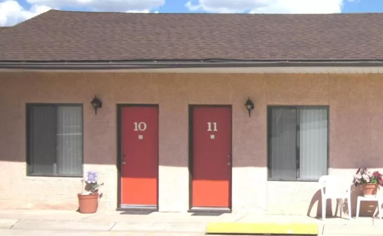 Facade/entrance in Color Country Motel