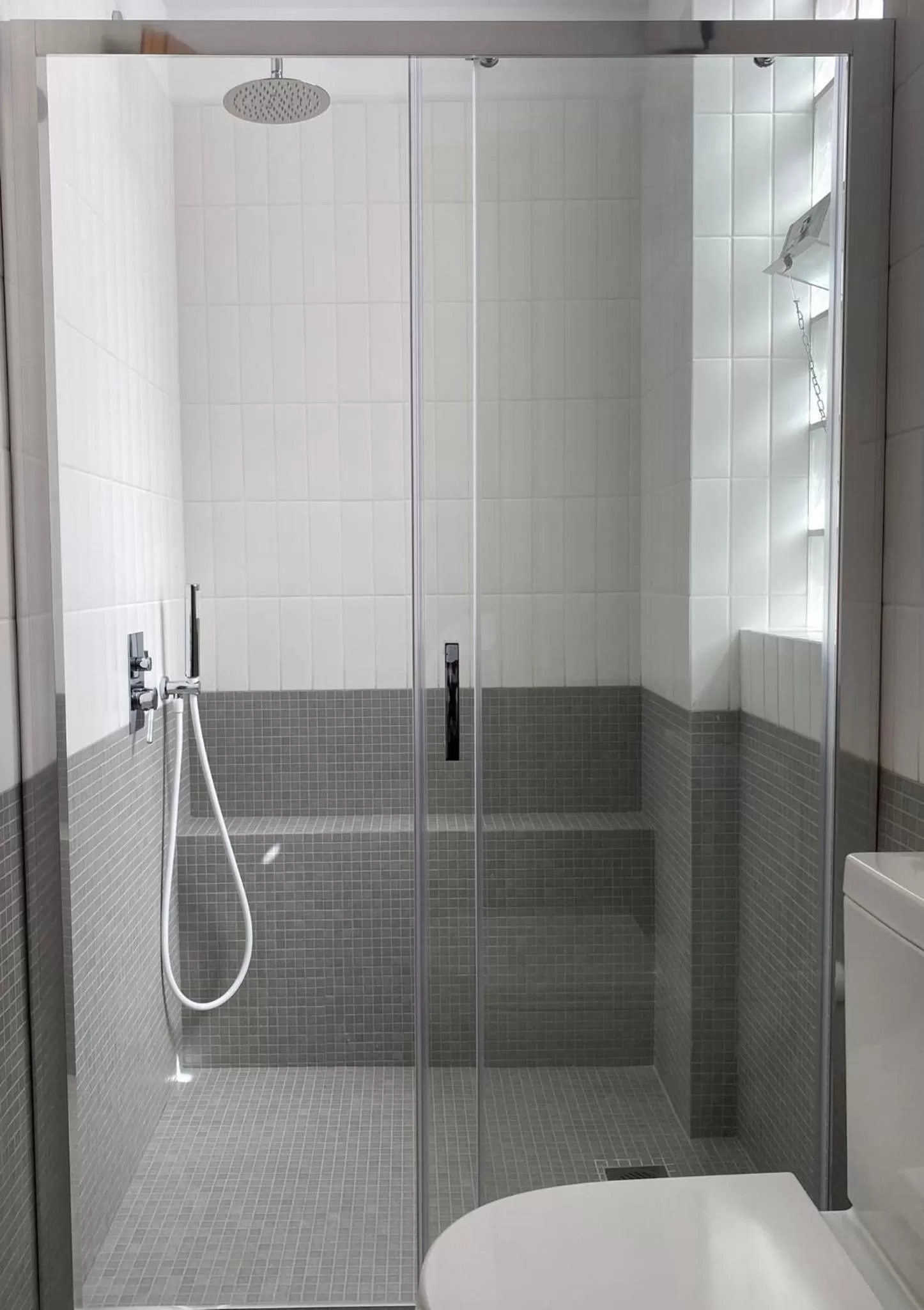 Shower in PAREA Athens