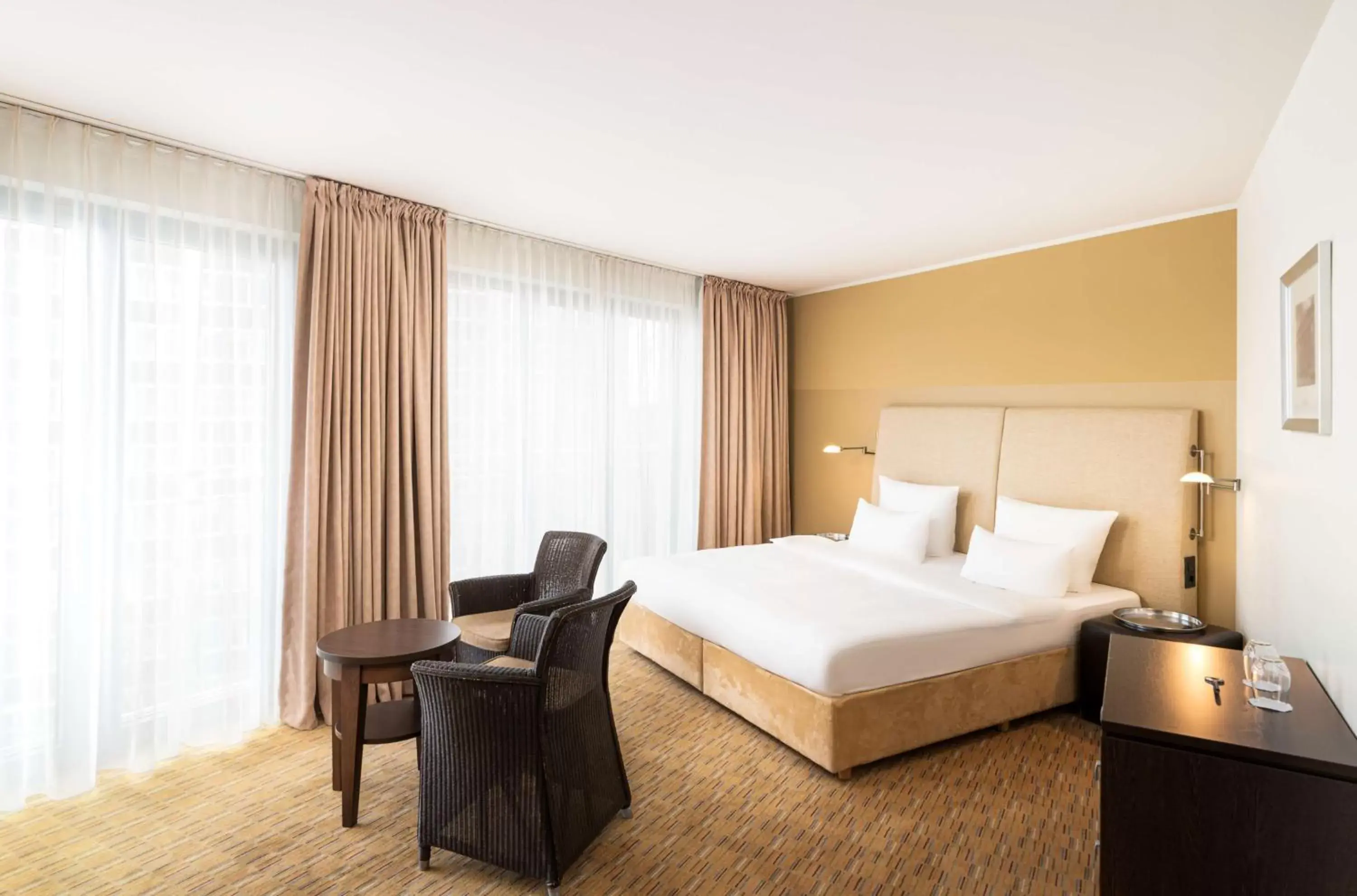 Executive Double Room with lateral river view in elaya hotel hamburg finkenwerder Executive Double Room with lateral river view in elaya hotel hamburg finkenwerder