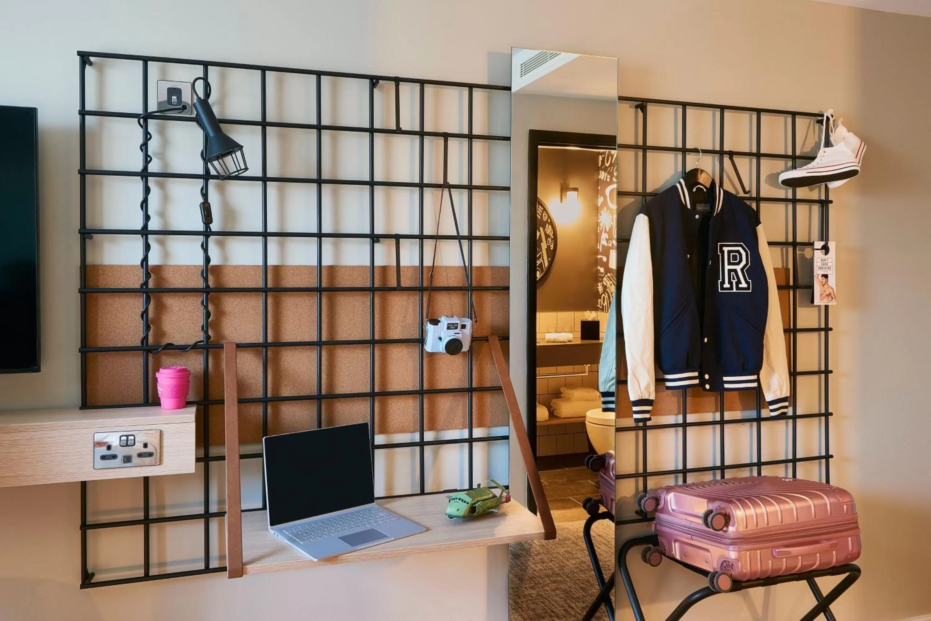 Photo of the whole room in Moxy Slough