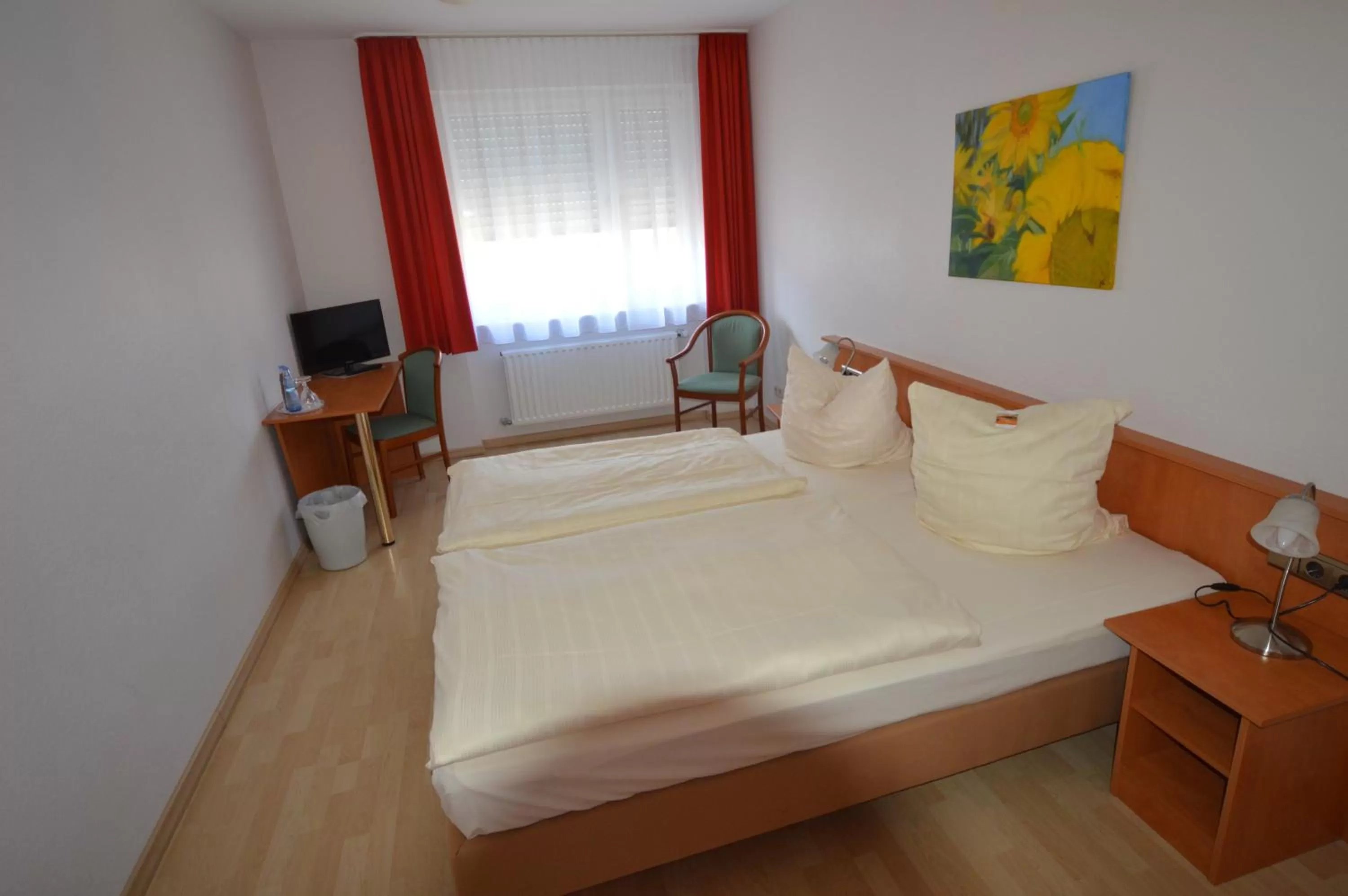 Photo of the whole room, Bed in Aktivhotel Alter Kaiser