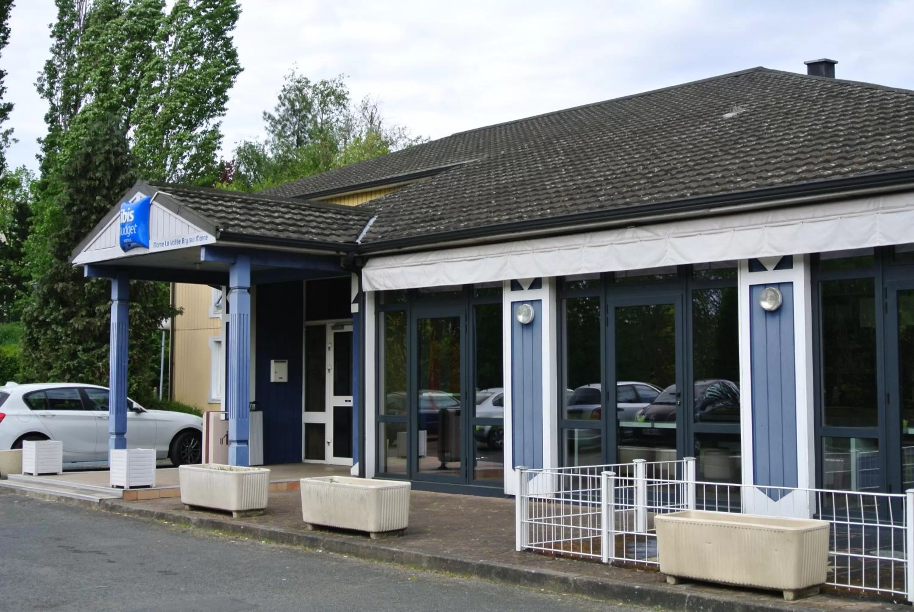 Facade/entrance in ibis budget Marne la Vallée Bry sur Marne