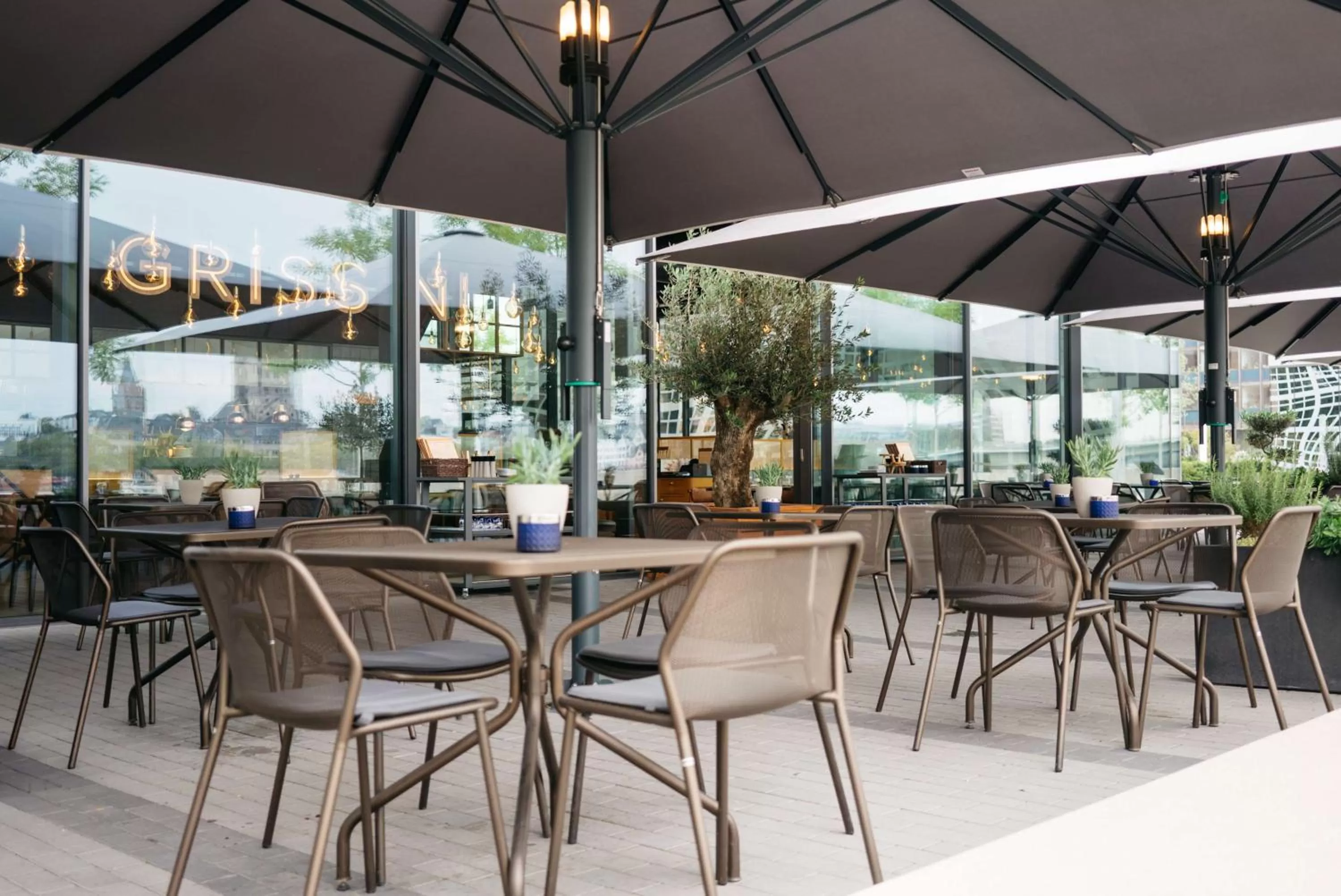 Restaurant/places to eat in Hyatt Regency Köln