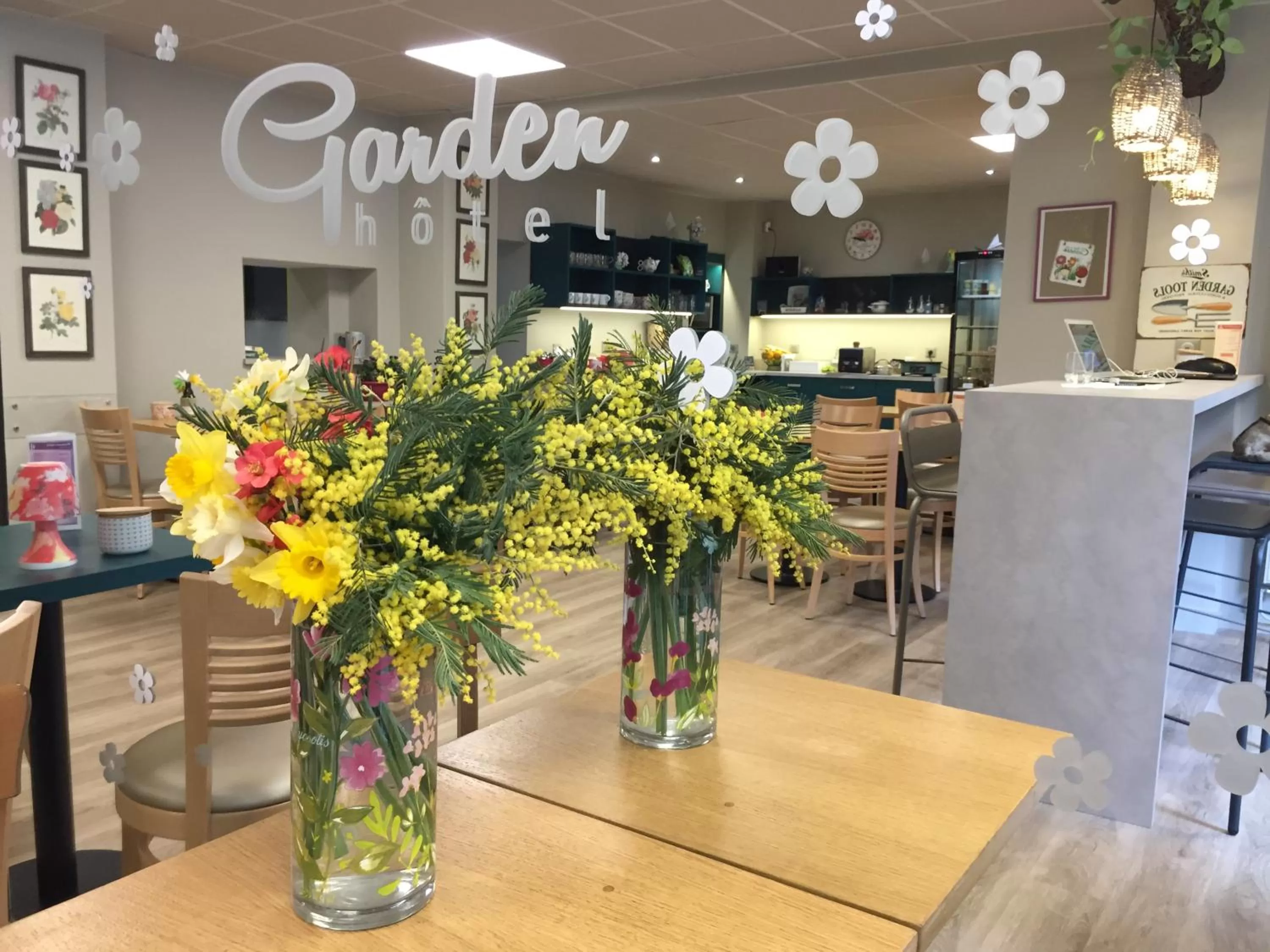 Lobby or reception in Garden Hotel Rennes Centre Gare