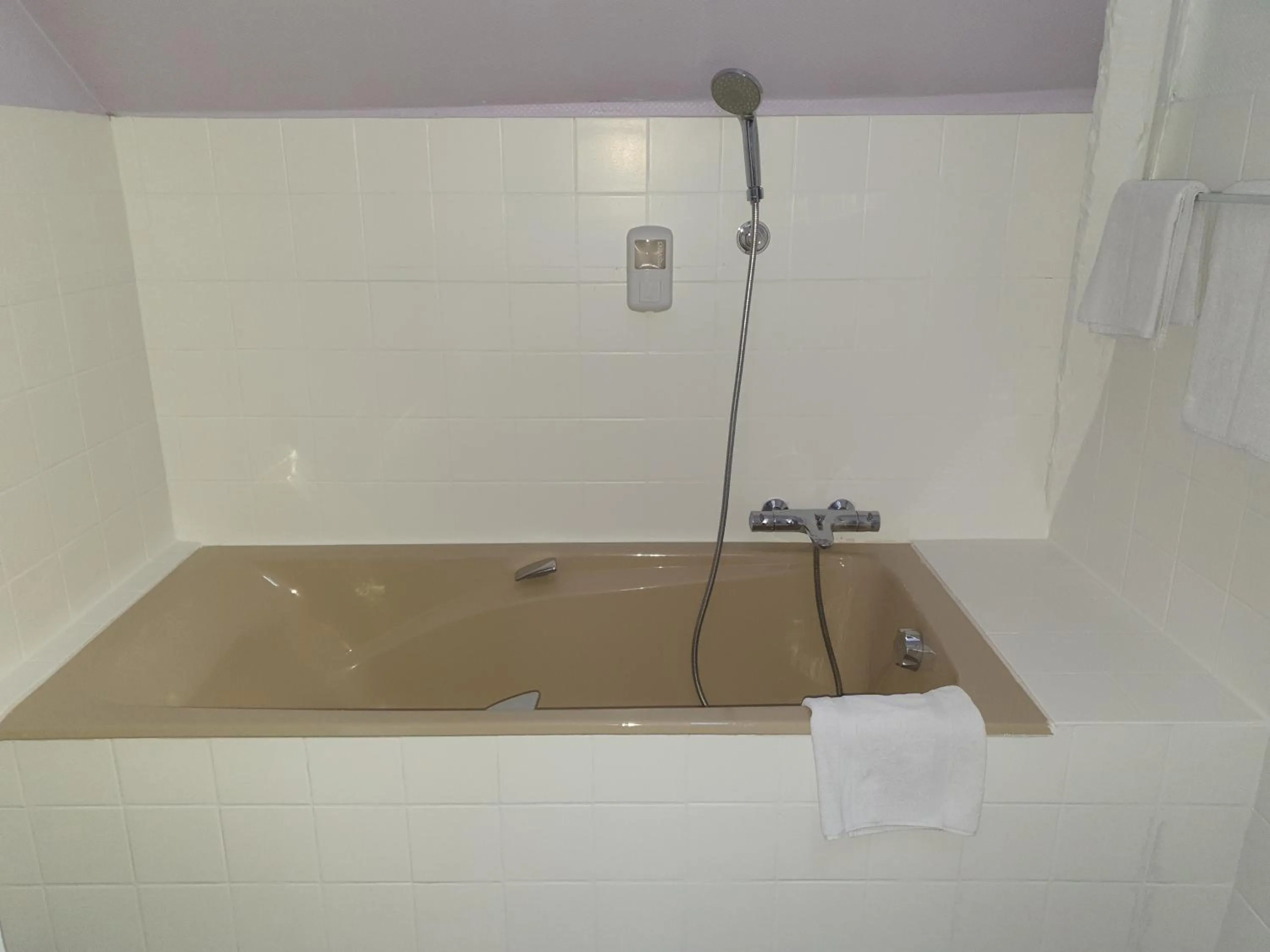 Bathroom in Hôtel Le Rohan Charme et Caractère