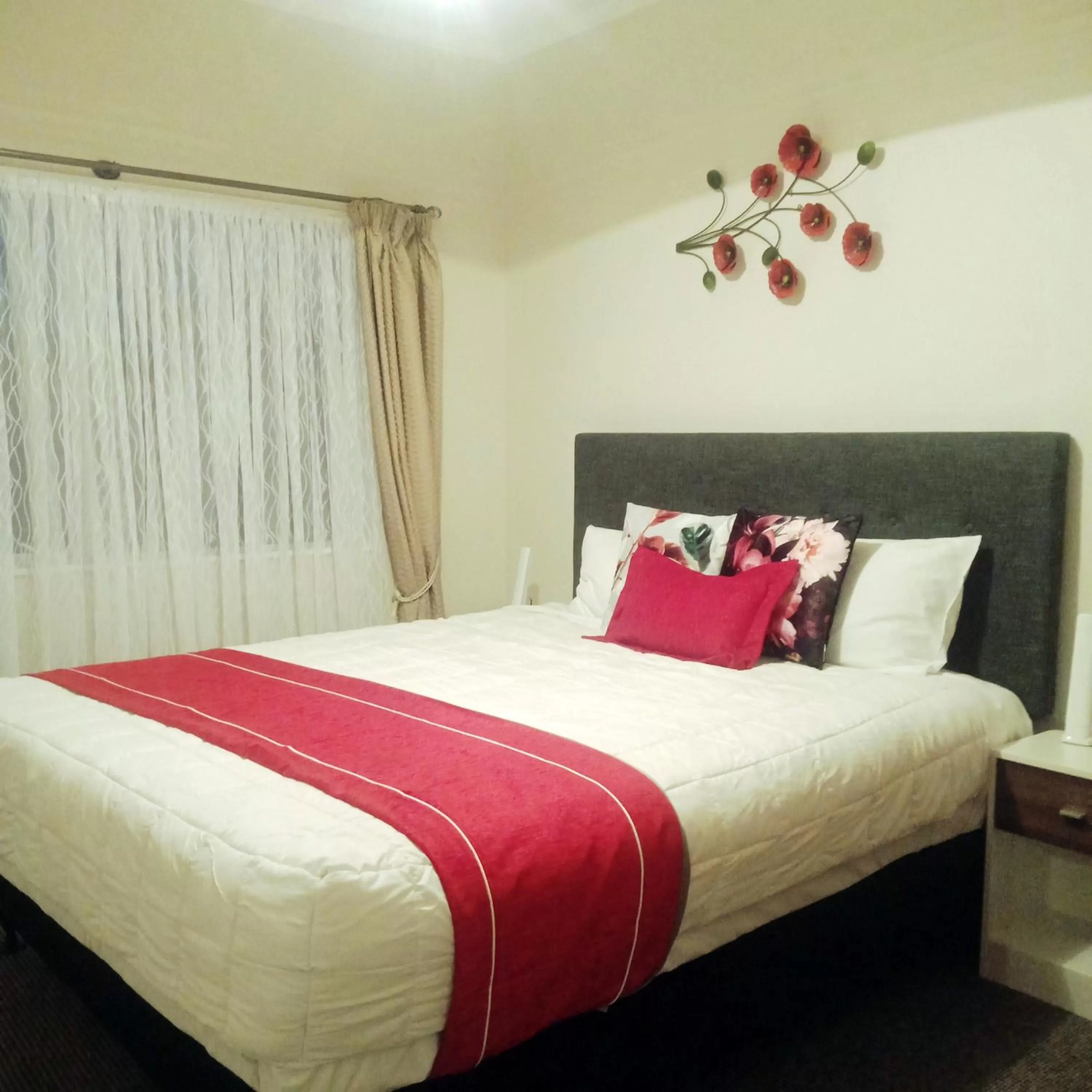 Bedroom, Bed in Tudor Park Motel Spacious with kitchens 1 minute walk to restaurant and shopping centre and Gisborne Hospital