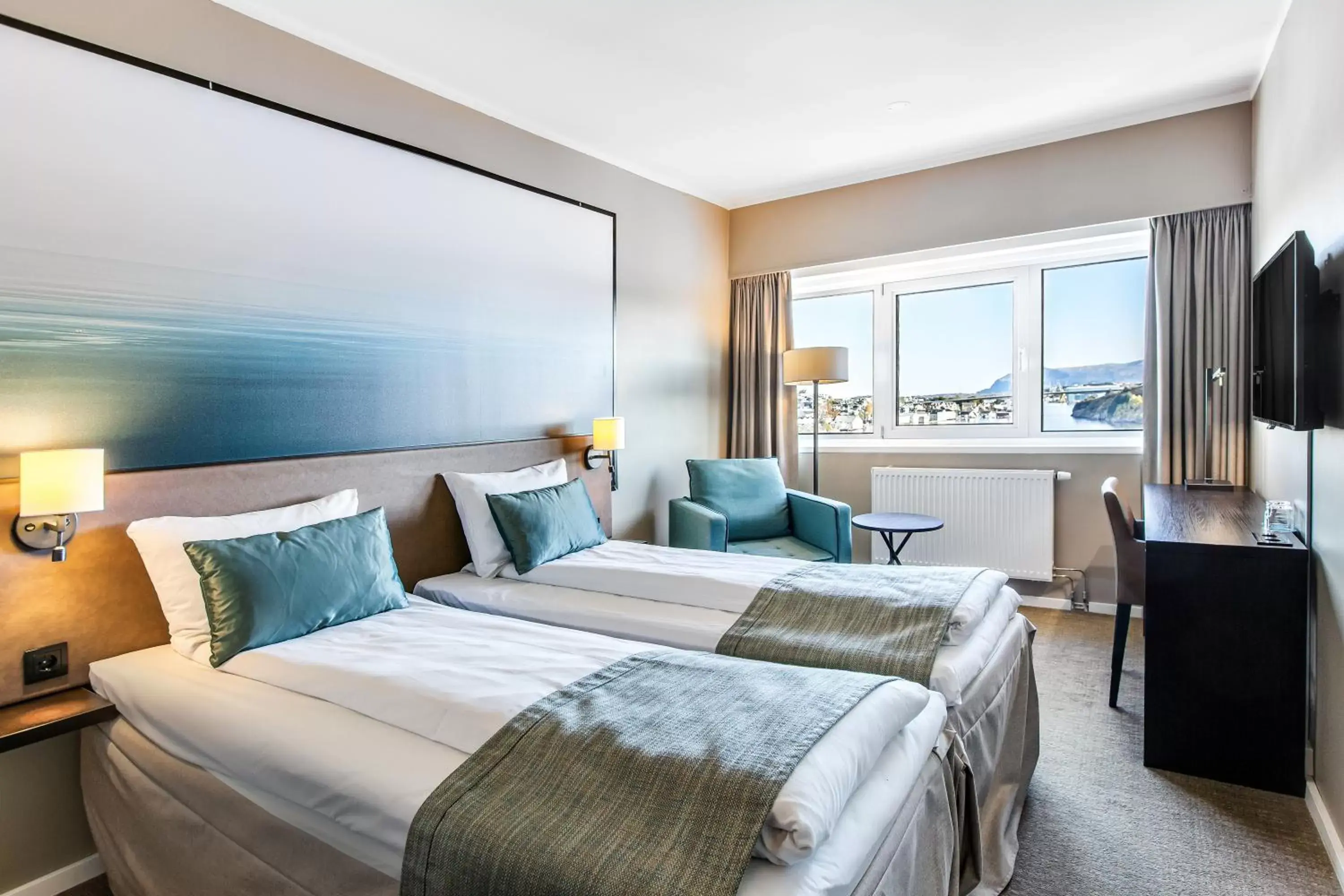 Standard Double or Twin Room in Quality Hotel Grand Kristiansund Standard Double or Twin Room in Quality Hotel Grand Kristiansund