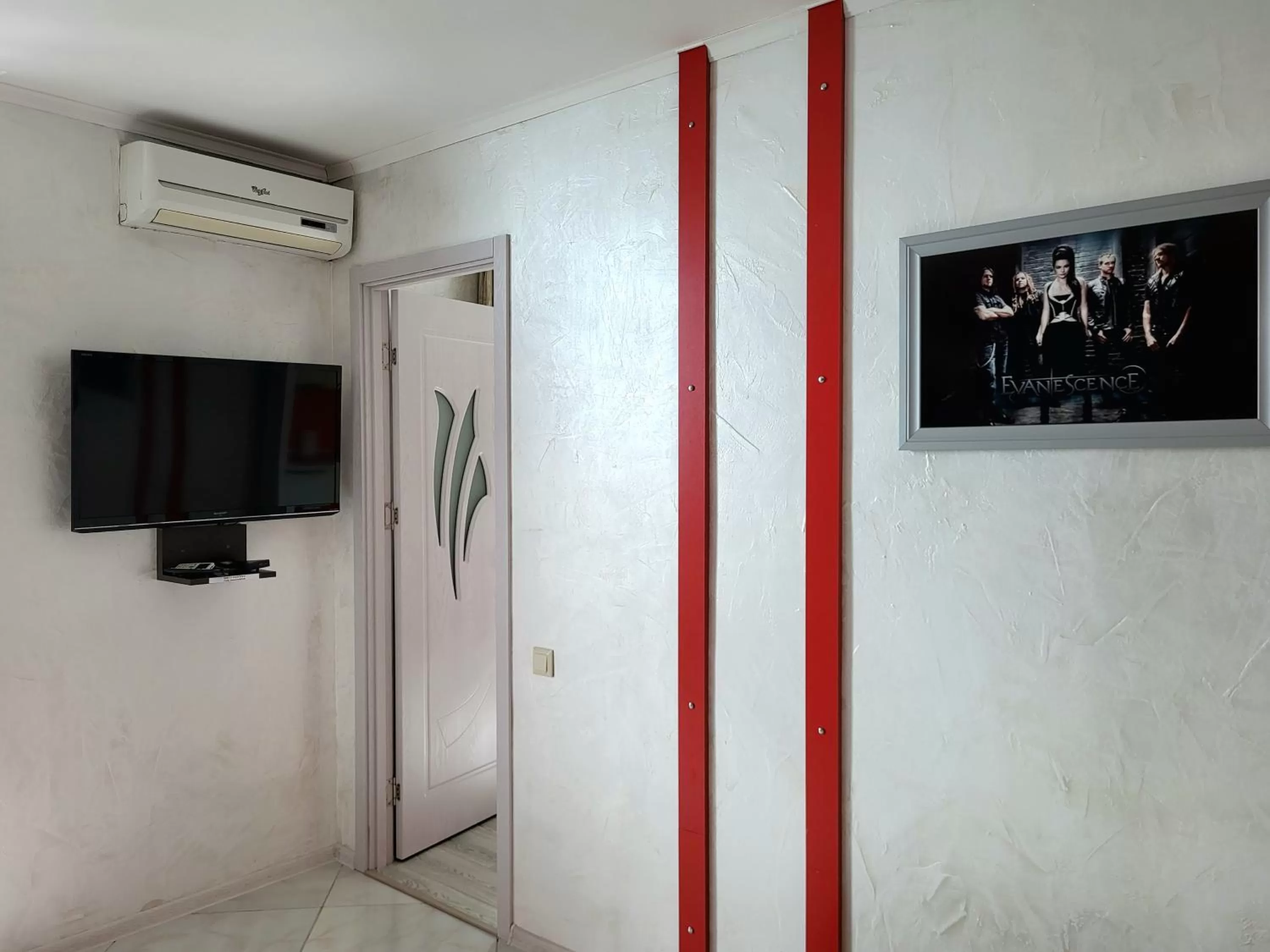 Decorative detail in Rock Hotel First Line