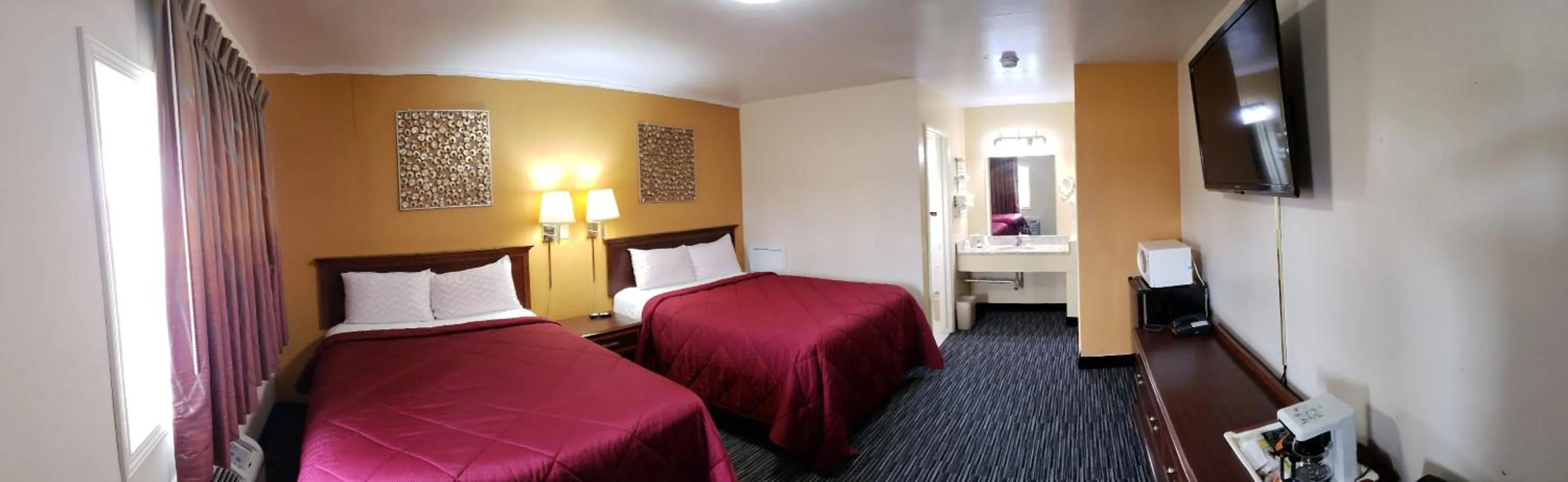 Bed in Super 7 Motel