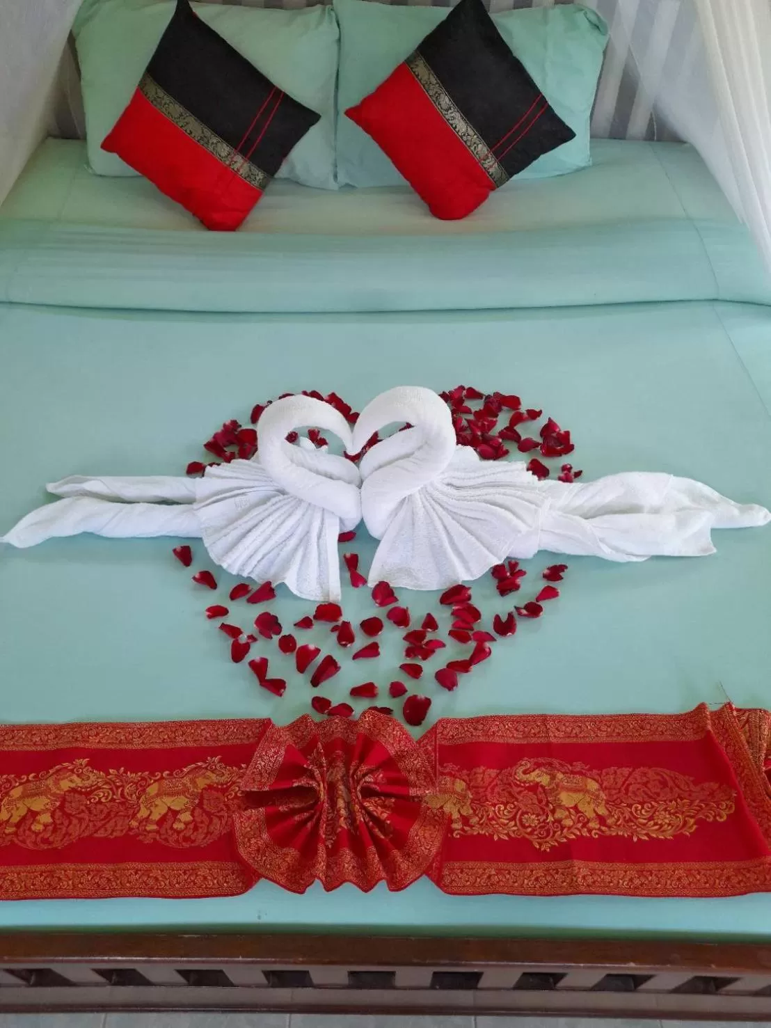 Bed in Khao Sok River & Jungle Resort