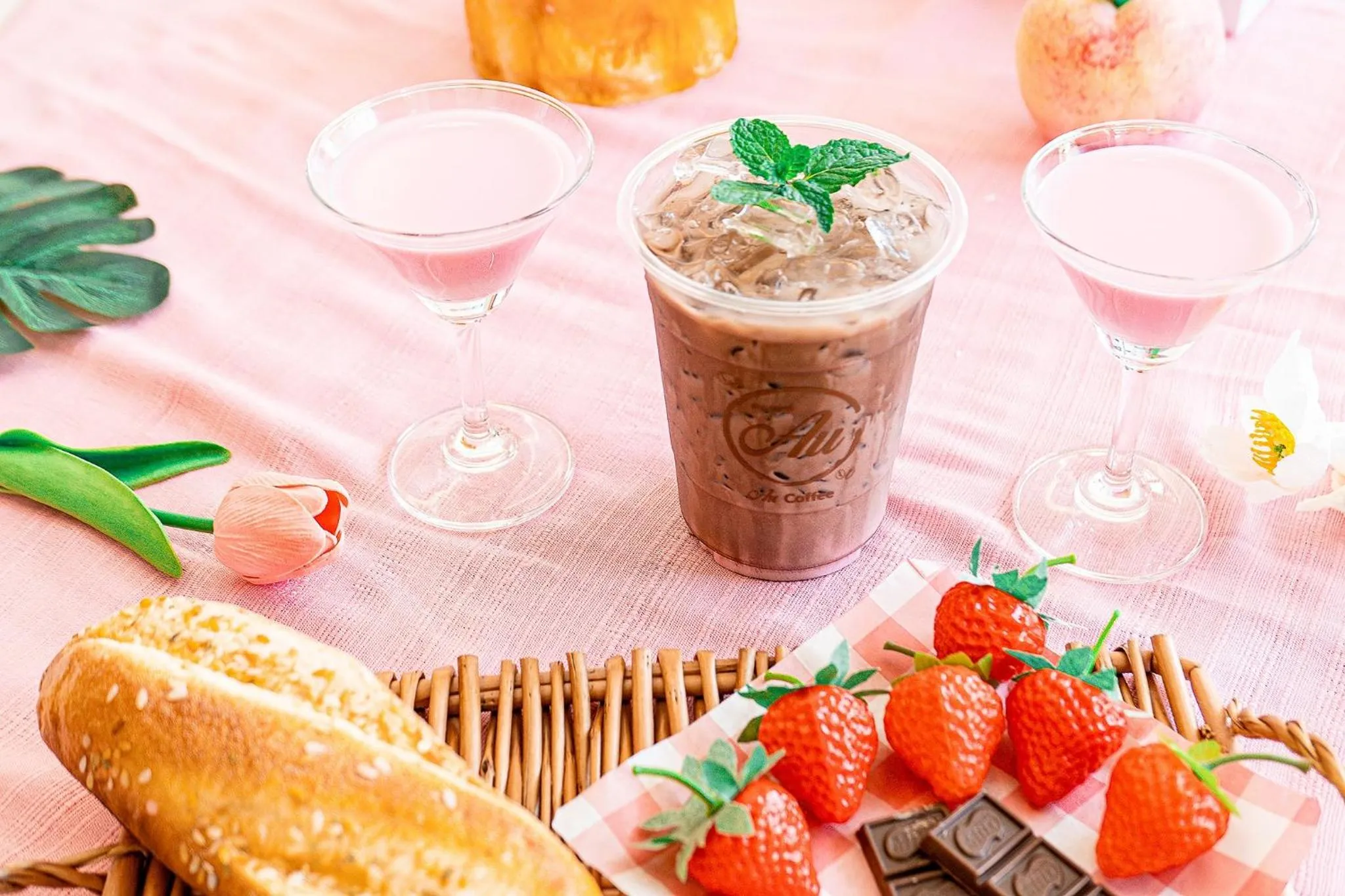 Food and drinks in AU Place Hotel