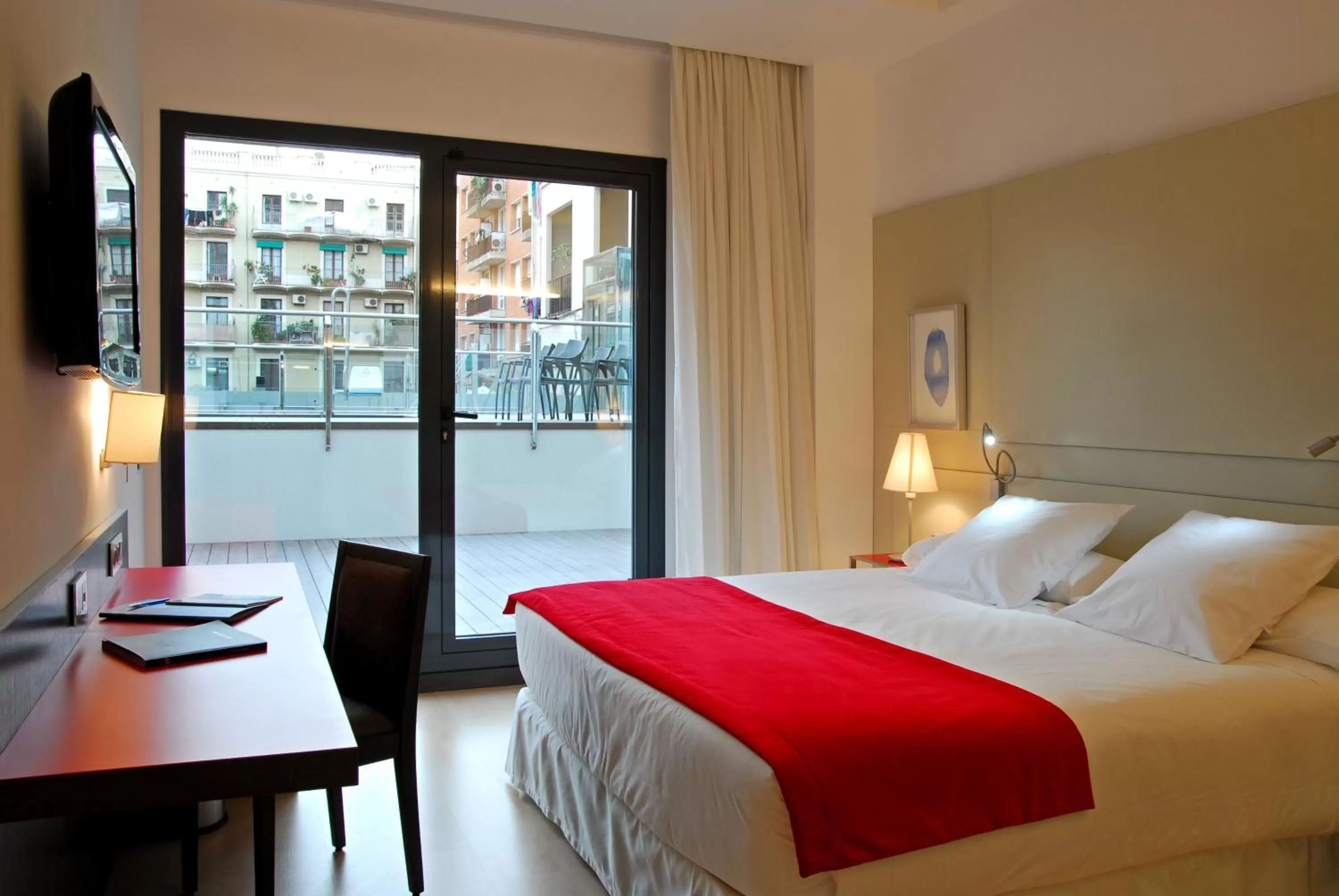 Photo of the whole room, Bed in Grupotel Gran Via 678