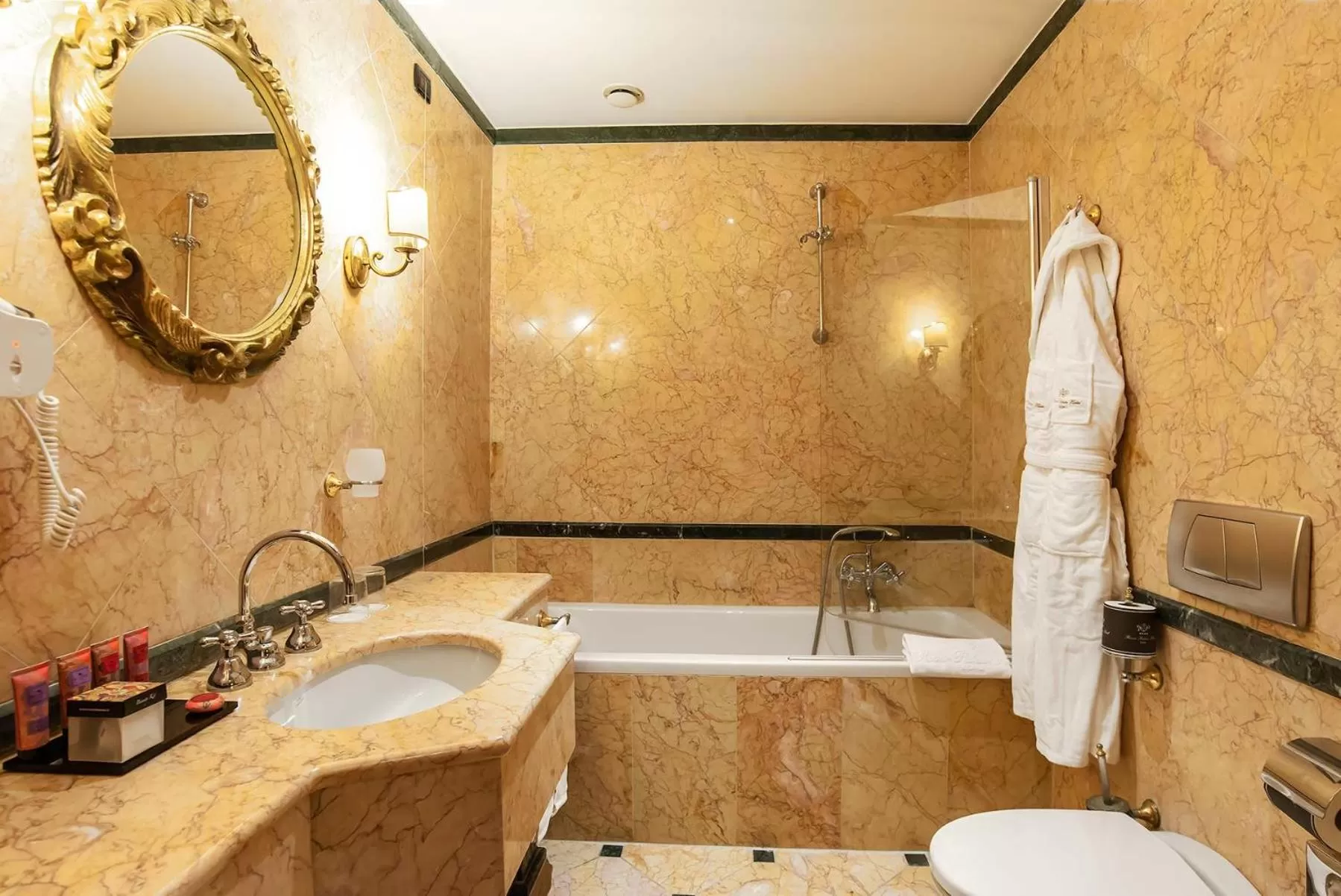 Bathroom in River Palace Hotel