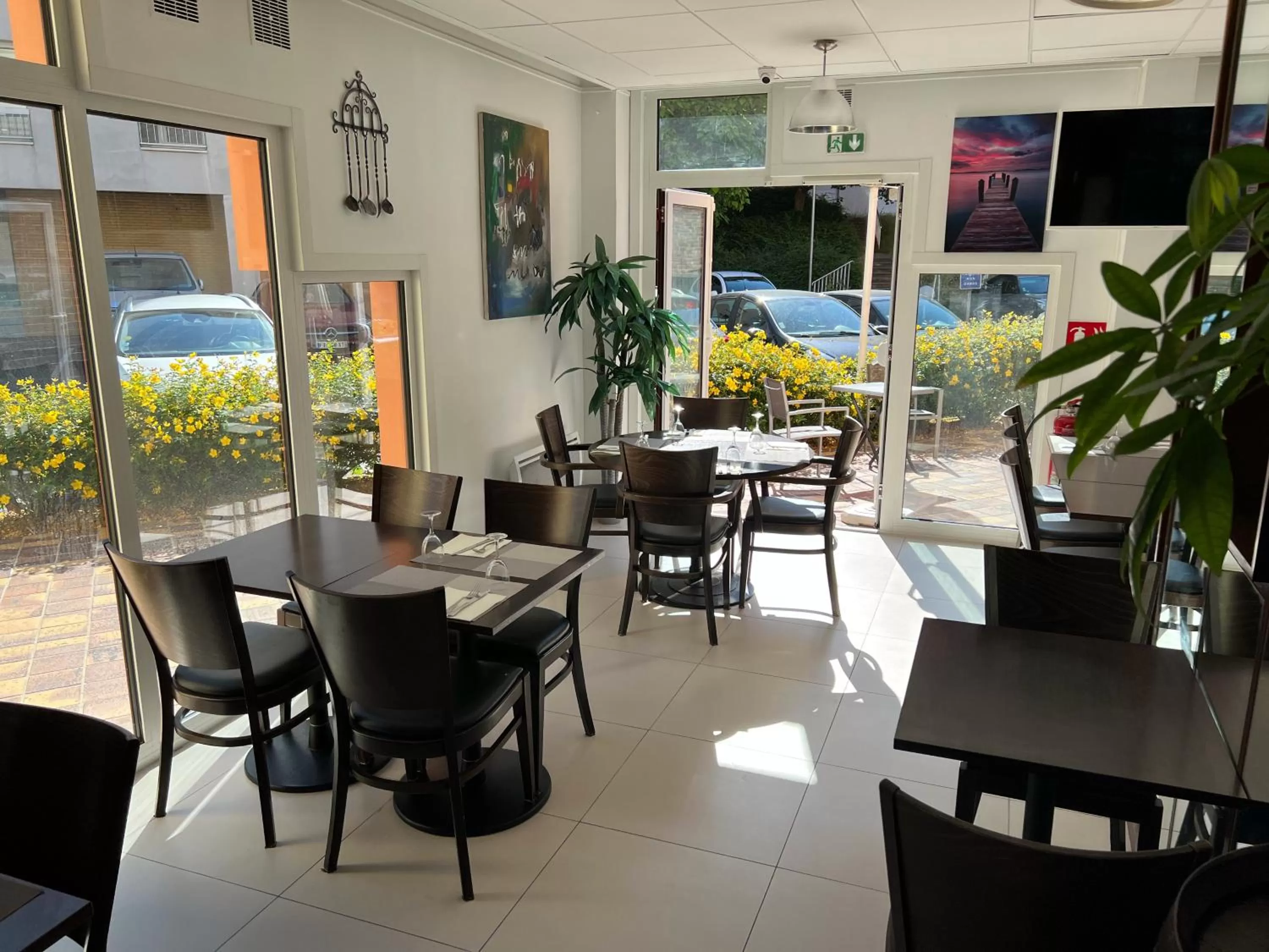 Restaurant/places to eat in Hôtel des Arcades de Cachan - Grand Paris Sud