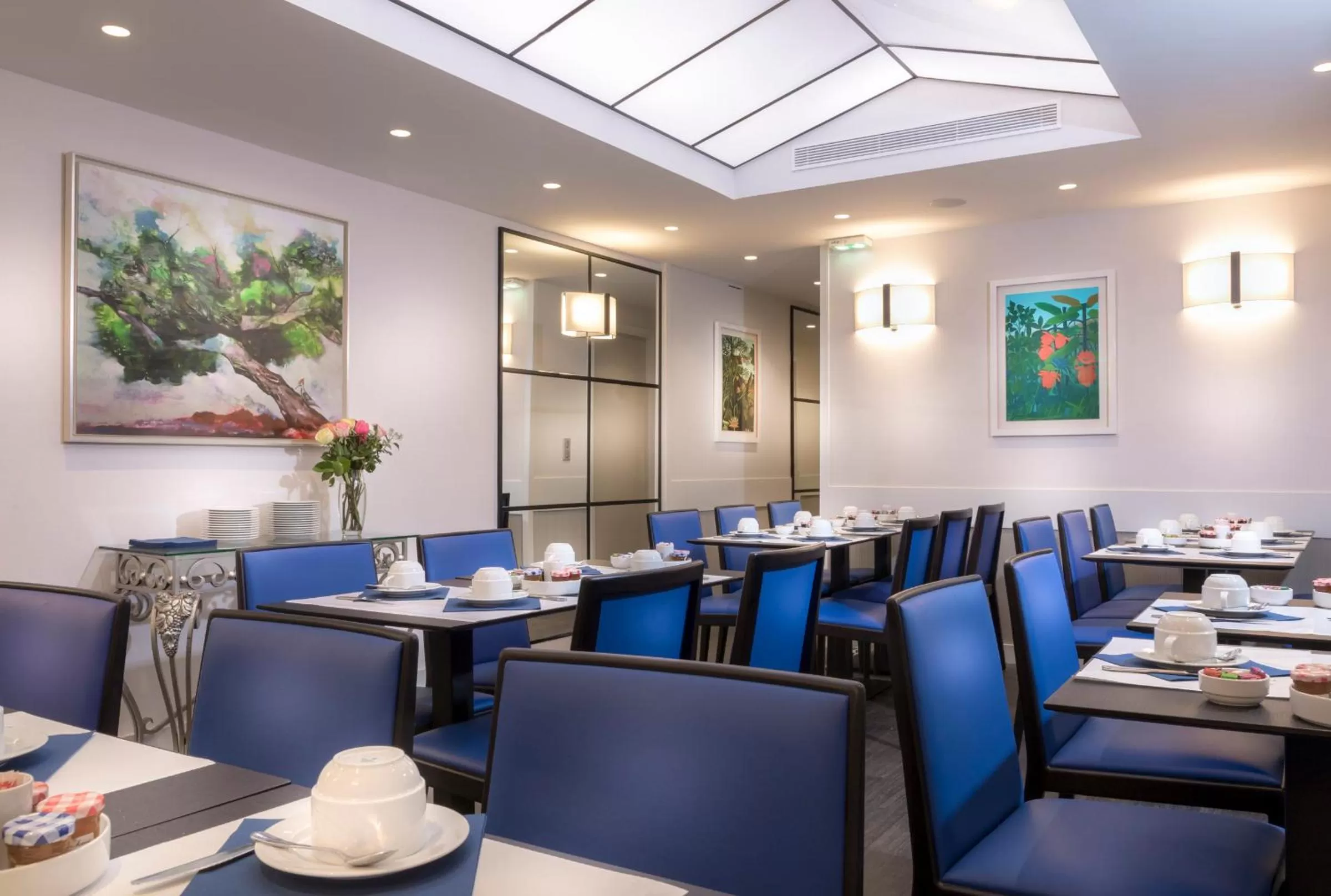 Restaurant/places to eat in Elysées Ceramic