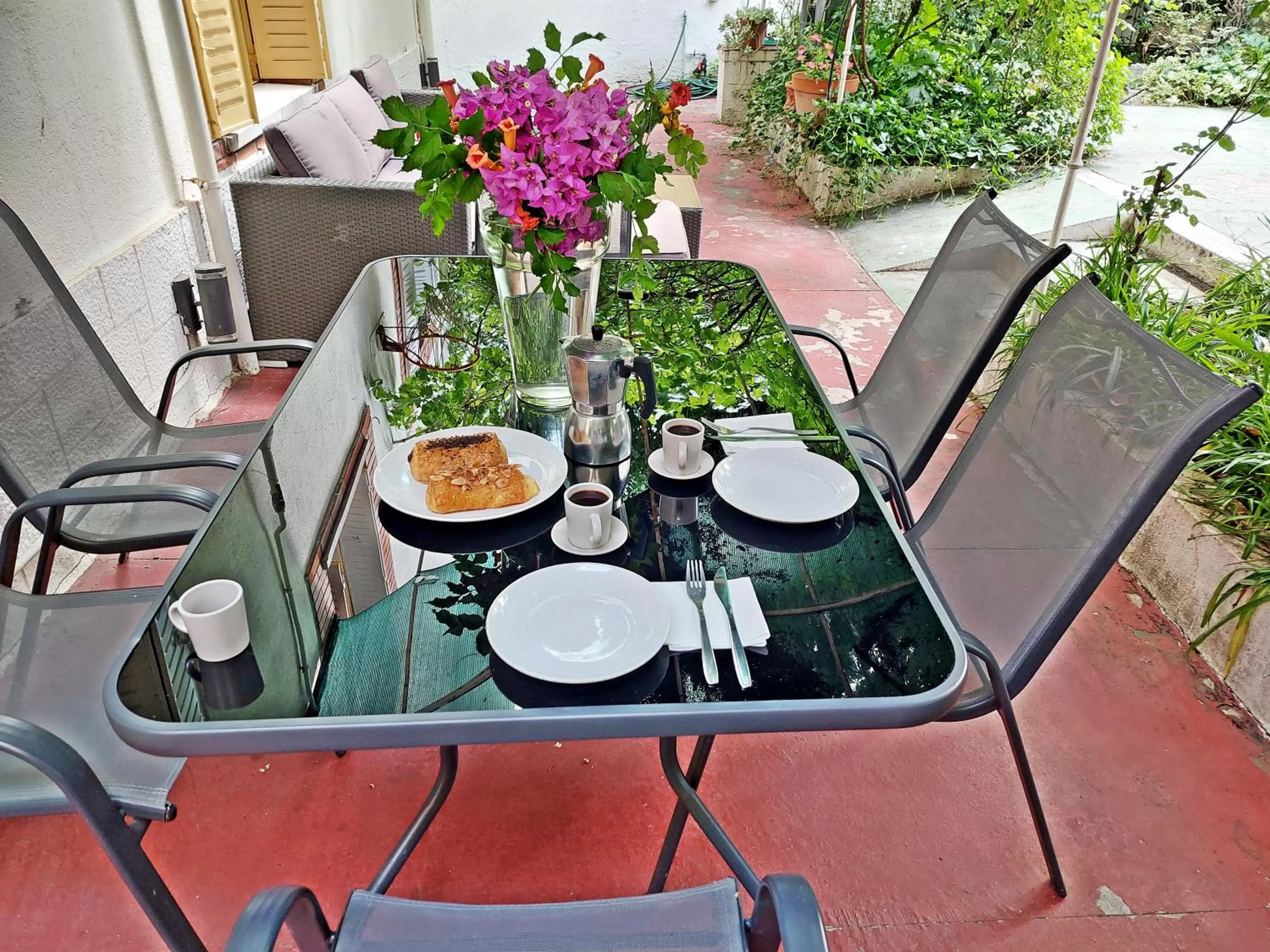 Garden in N1 Casa de Madrid - greenpeace line