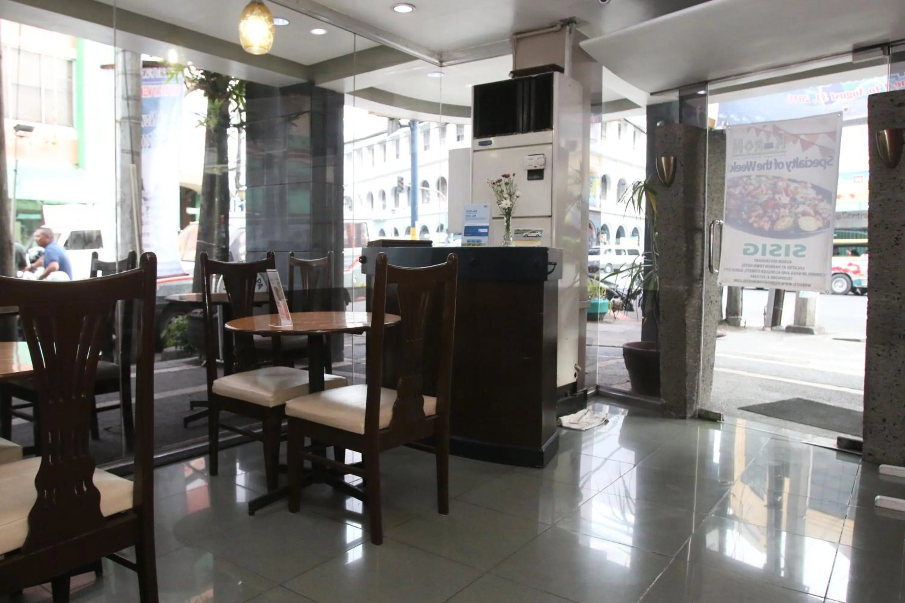 Restaurant/places to eat in Harbor Town Hotel