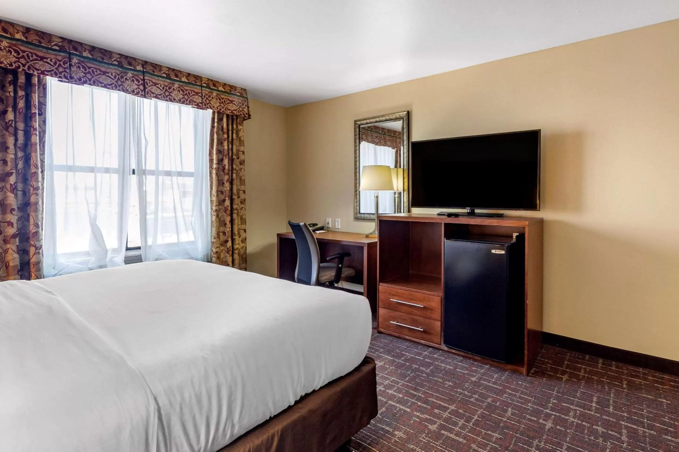 Photo of the whole room, Bed in Comfort Inn & Suites Shawnee North near I-40