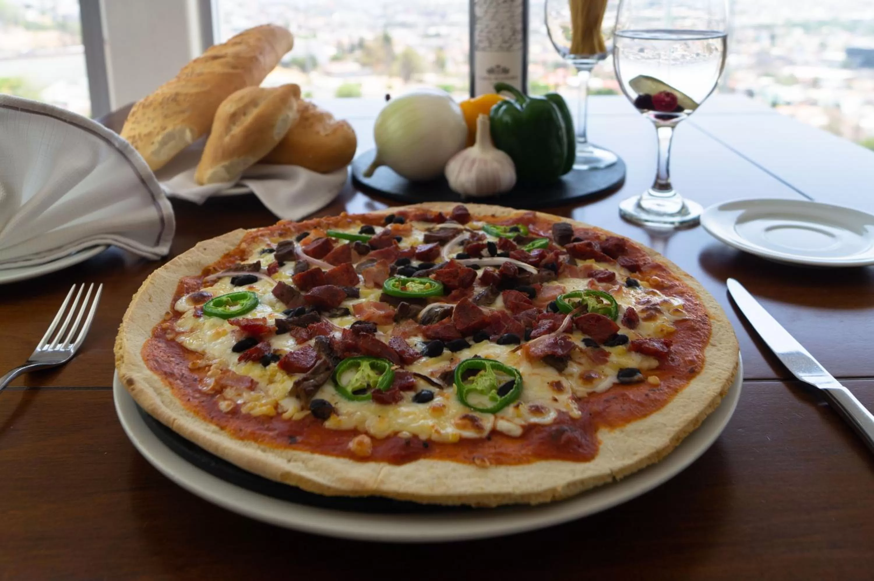 Restaurant/places to eat in Holiday Inn Queretaro Zona Diamante by IHG