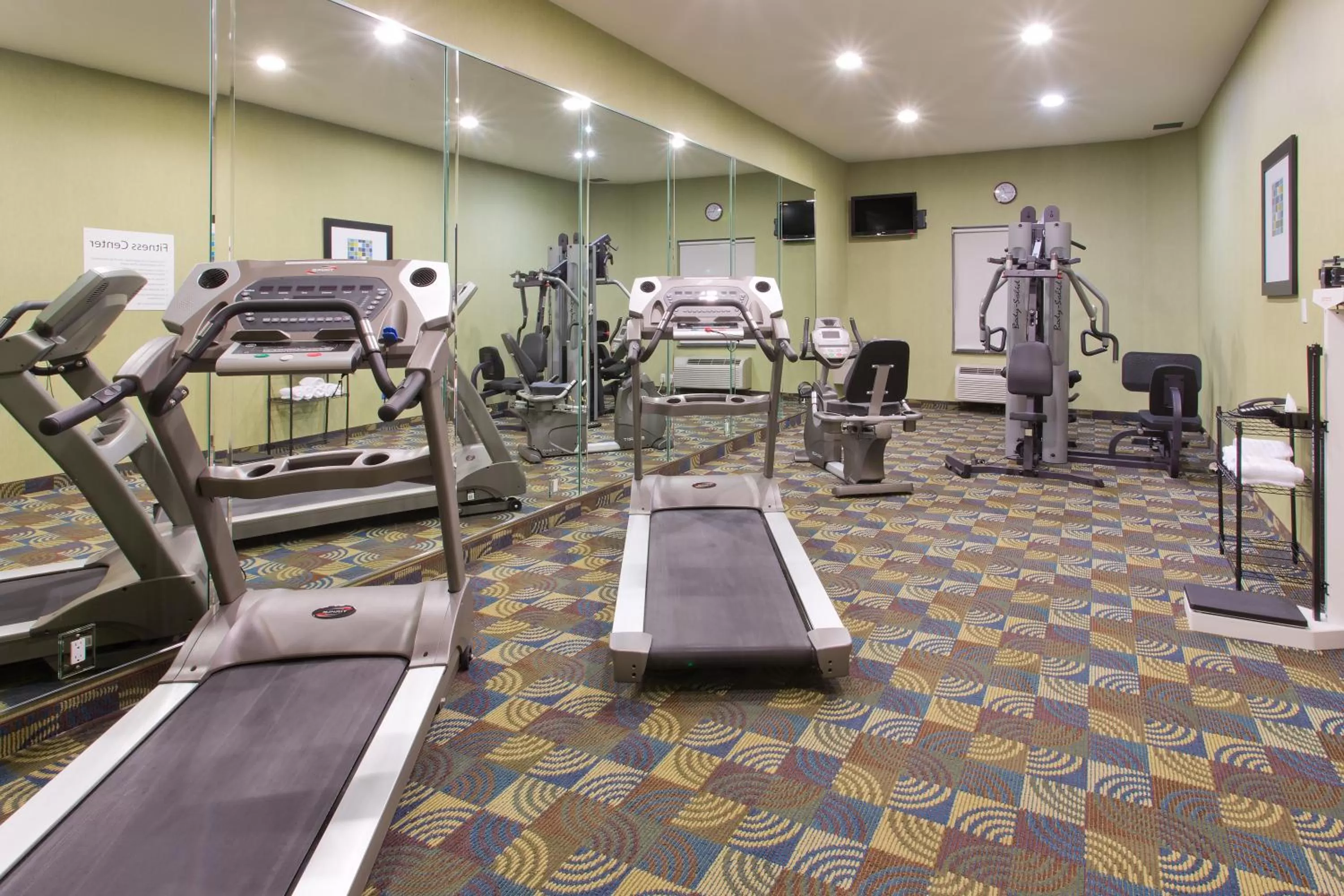 Fitness centre/facilities in Holiday Inn Express Hotel & Suites Alvarado by IHG