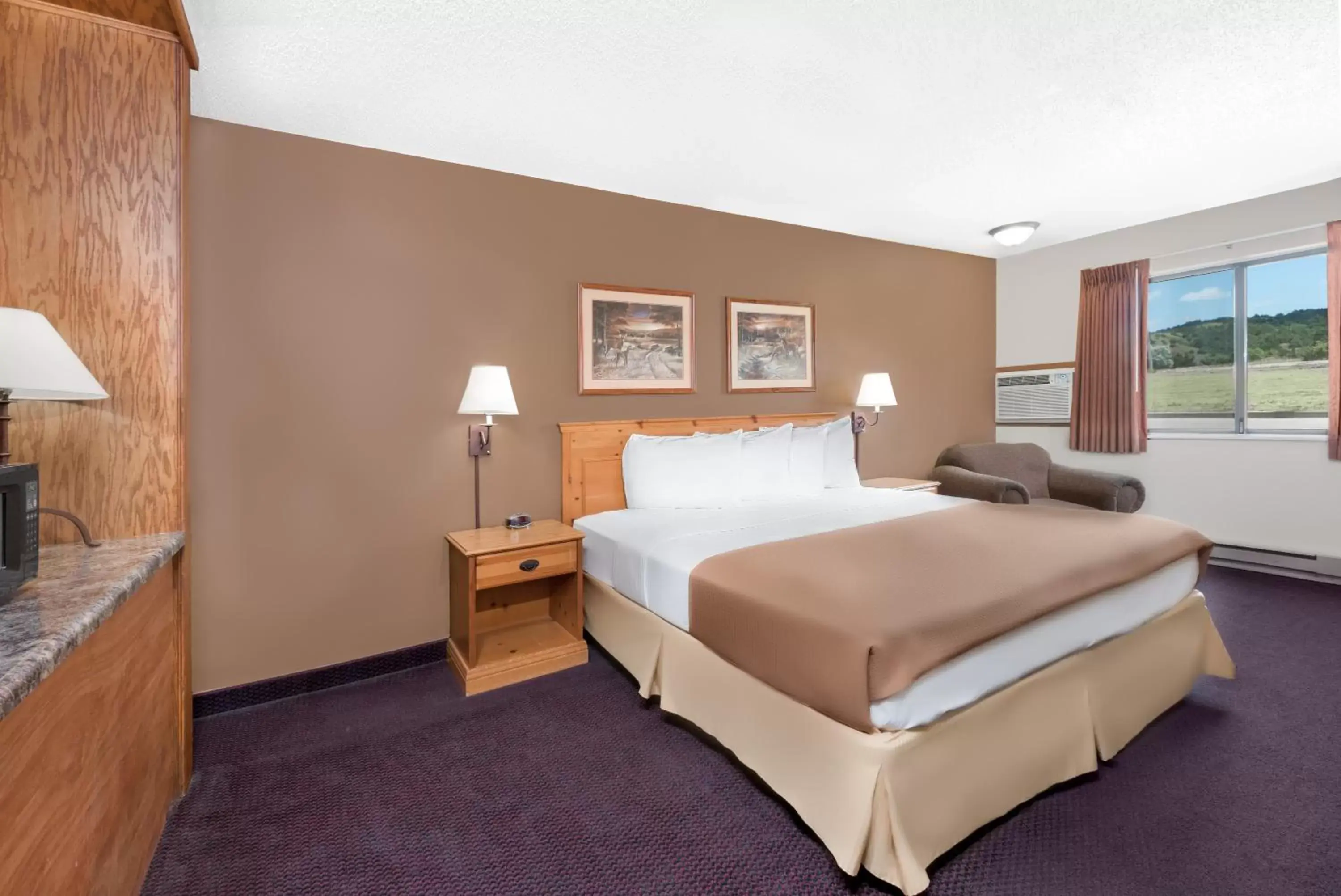 Queen Room with One Queen Bed and Tub with Grab Bars - Mobility Accessible/Pet-Friendly/Non-Smoking in Super 8 by Wyndham Chamberlain SD Queen Room with One Queen Bed and Tub with Grab Bars - Mobility Accessible/Pet-Friendly/Non-Smoking in Super 8 by Wyndham Chamberlain SD
