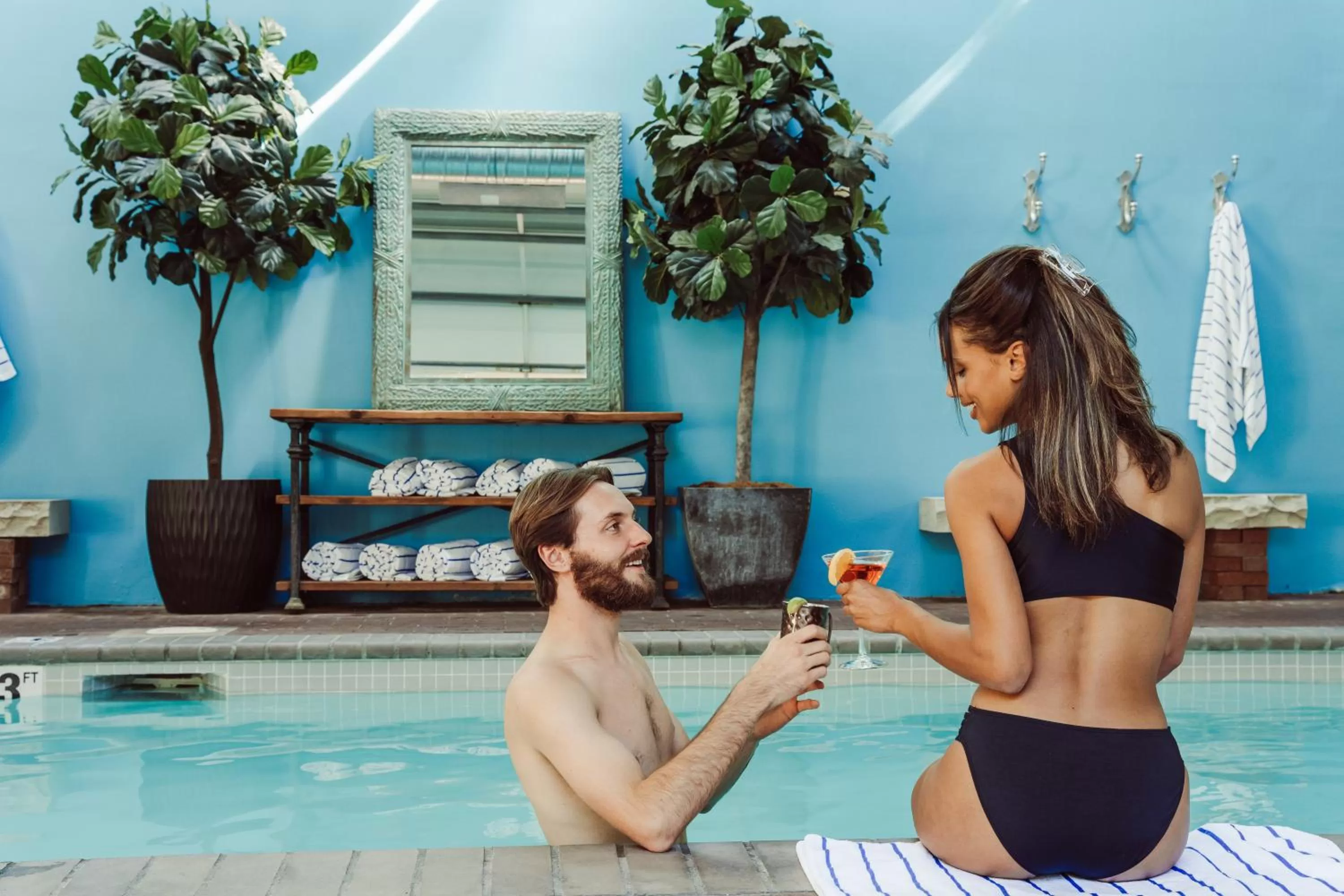 Swimming pool in Knob Hill Inn