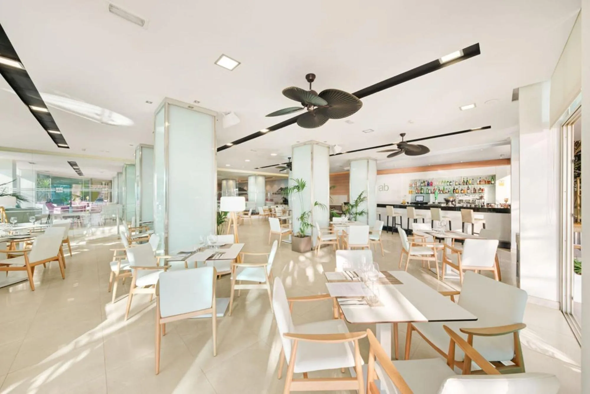 Restaurant/places to eat in Hotel Agua Beach "Adults only"