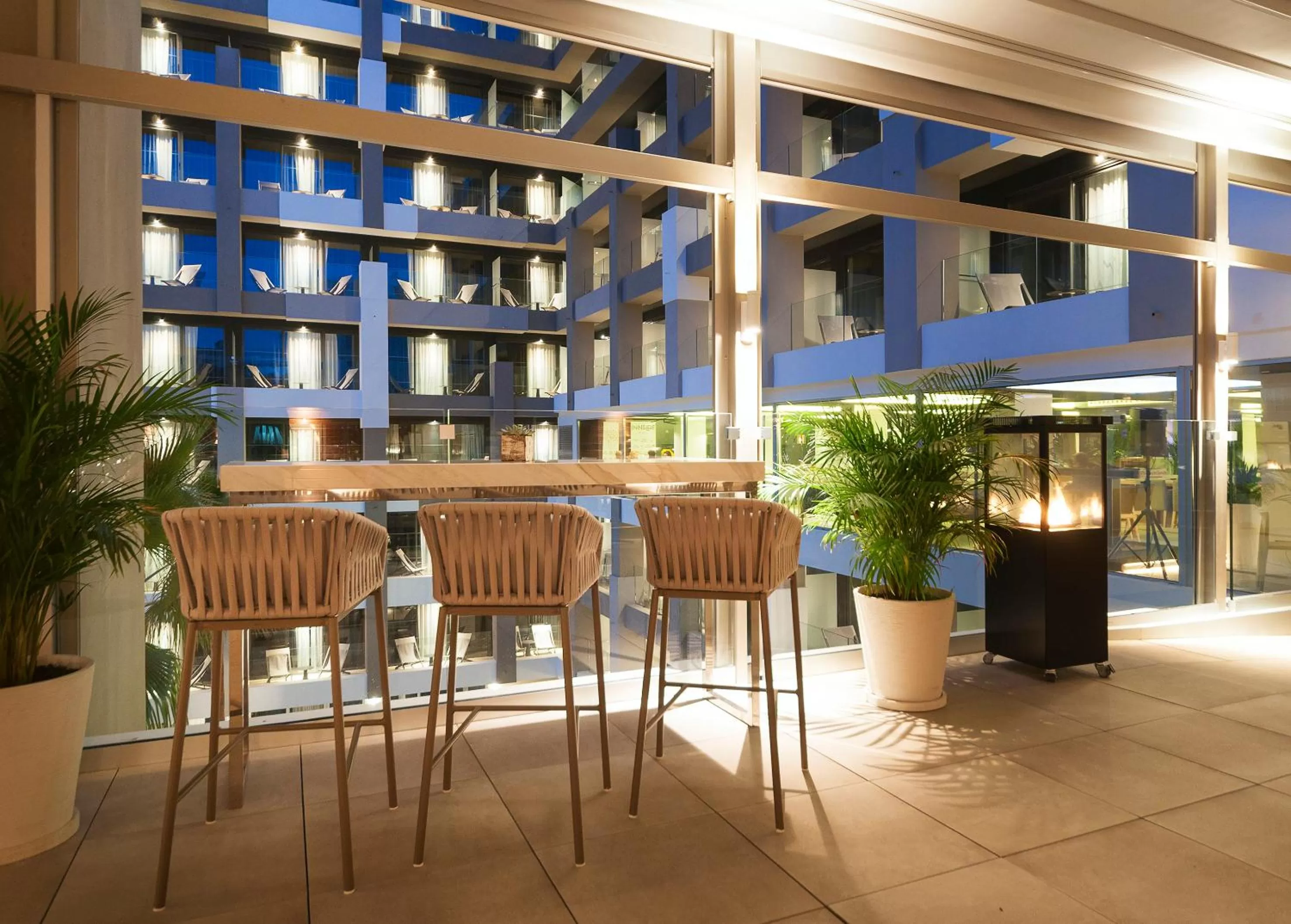 Patio in INNSiDE by Meliá Palma Bosque