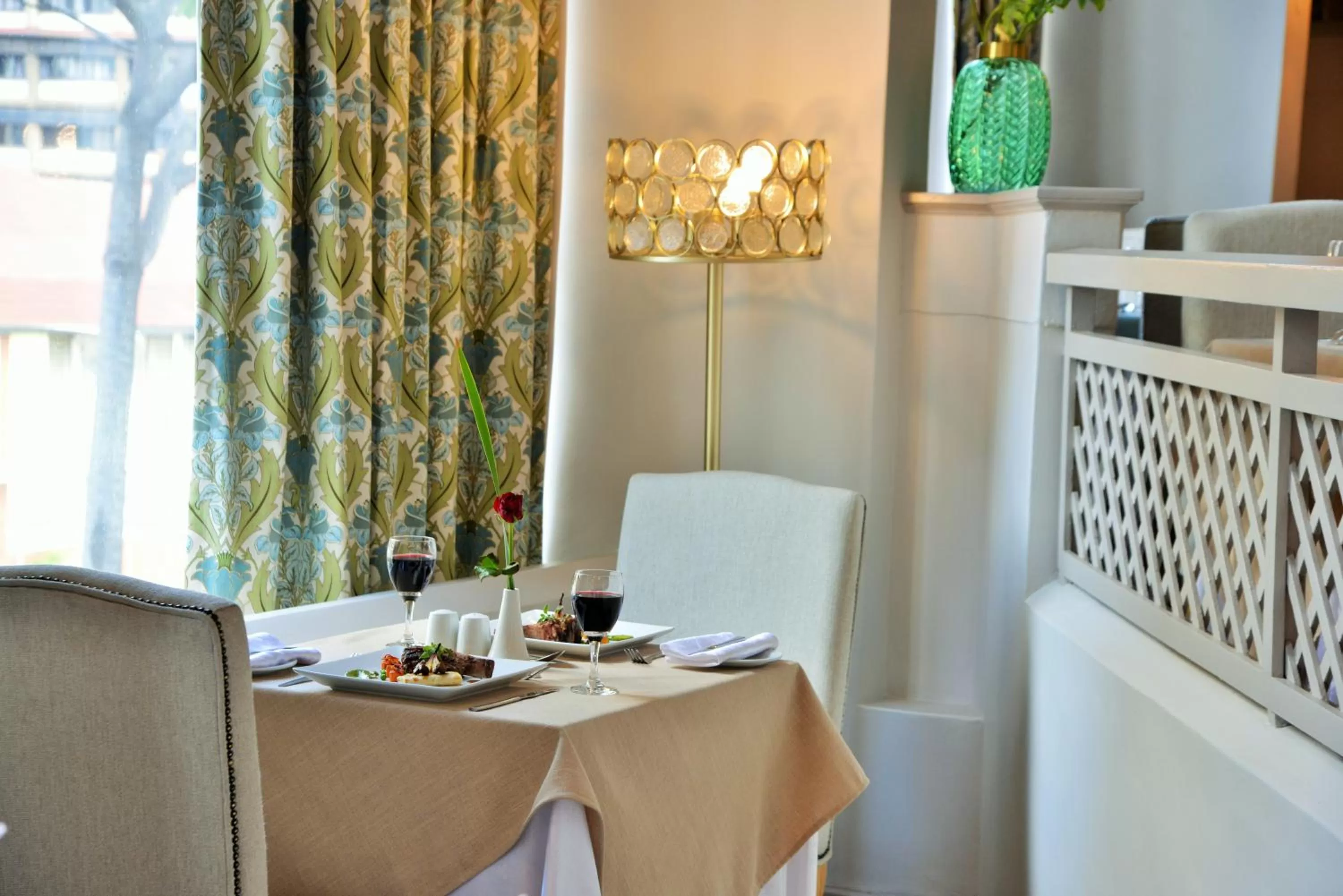 Dining area in Cresta Jameson Hotel